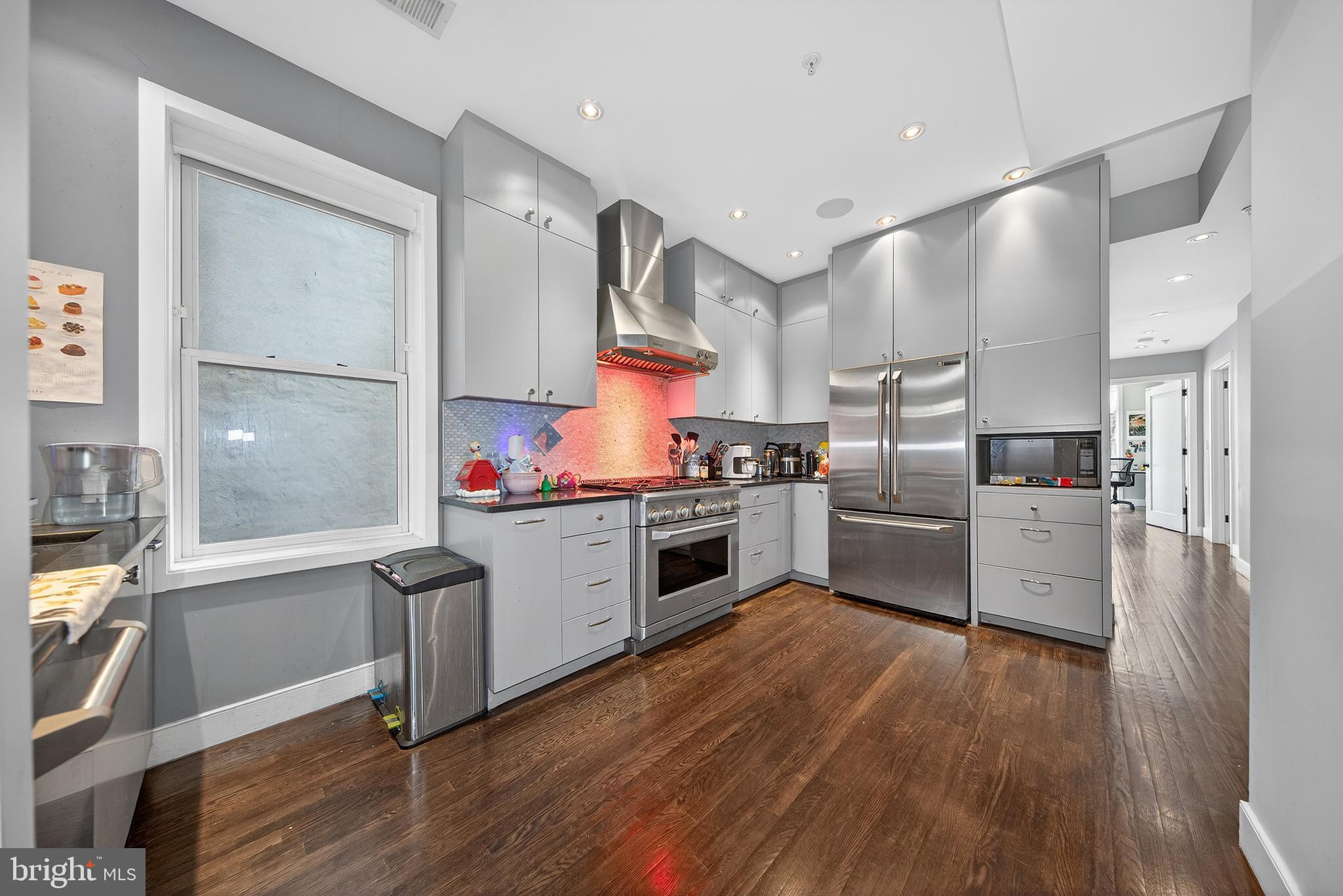 Photo 1 of 20 — 819 6TH NW SUITE 2, WASHINGTON, DC 20001