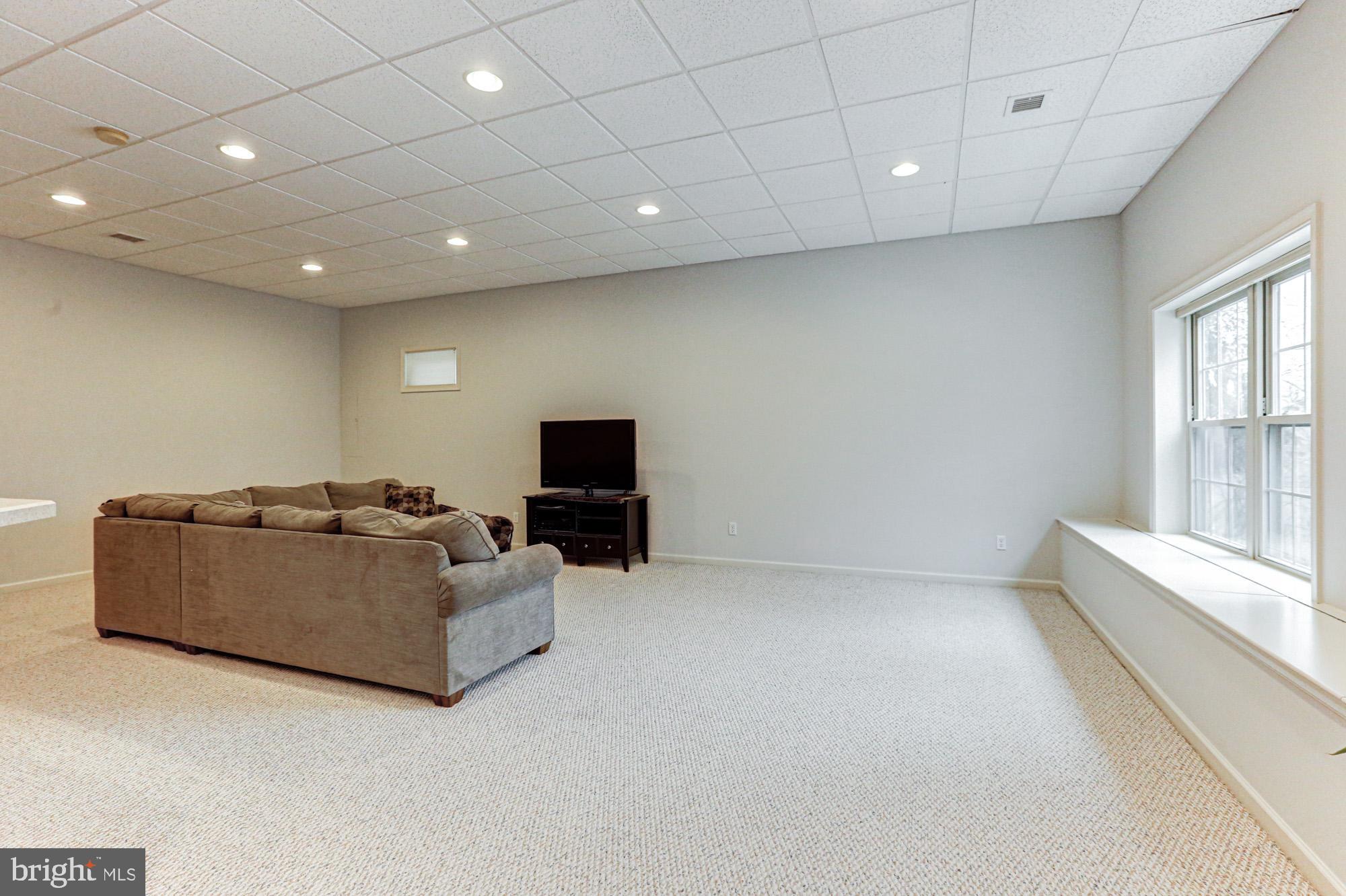 ESTS OF LONDN BRDG - Residential