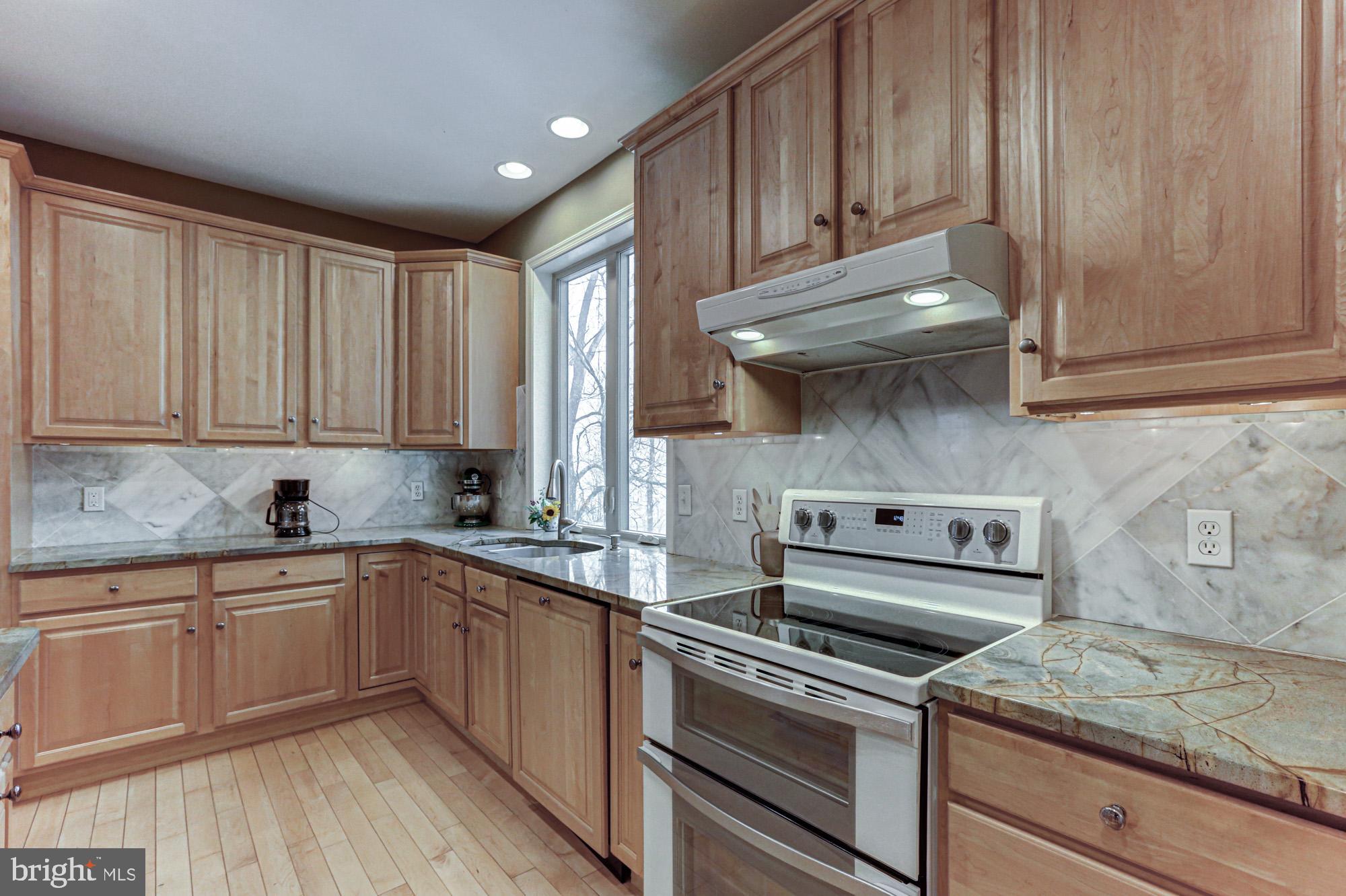 ESTS OF LONDN BRDG - Residential