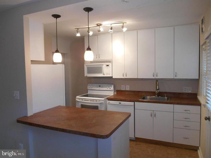 FAIRLINGTON MEADOWS - Residential Lease