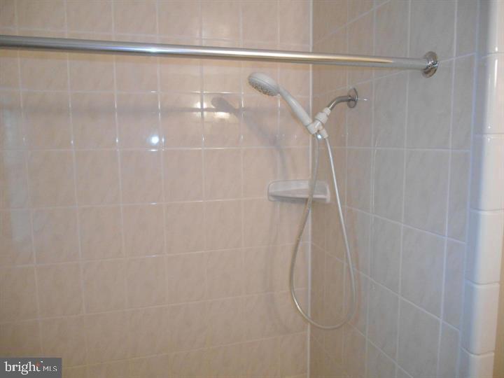 FAIRLINGTON MEADOWS - Residential Lease