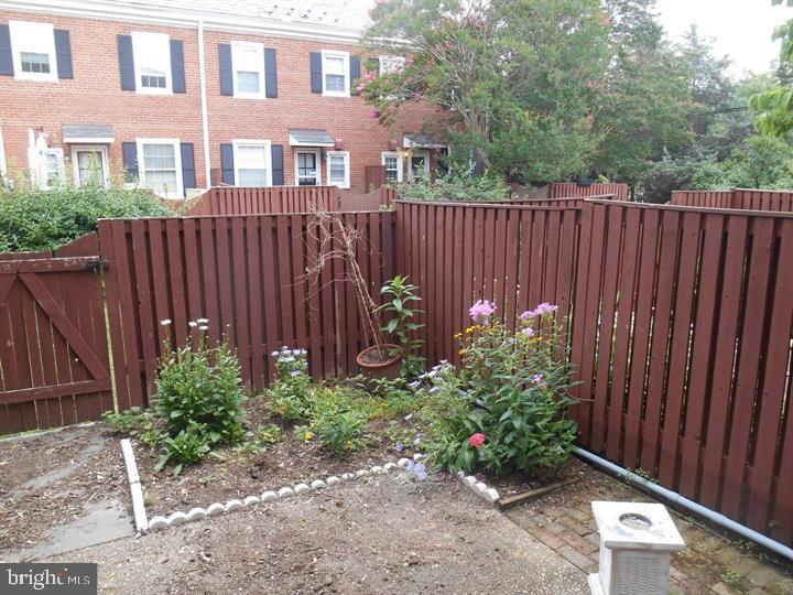 FAIRLINGTON MEADOWS - Residential Lease