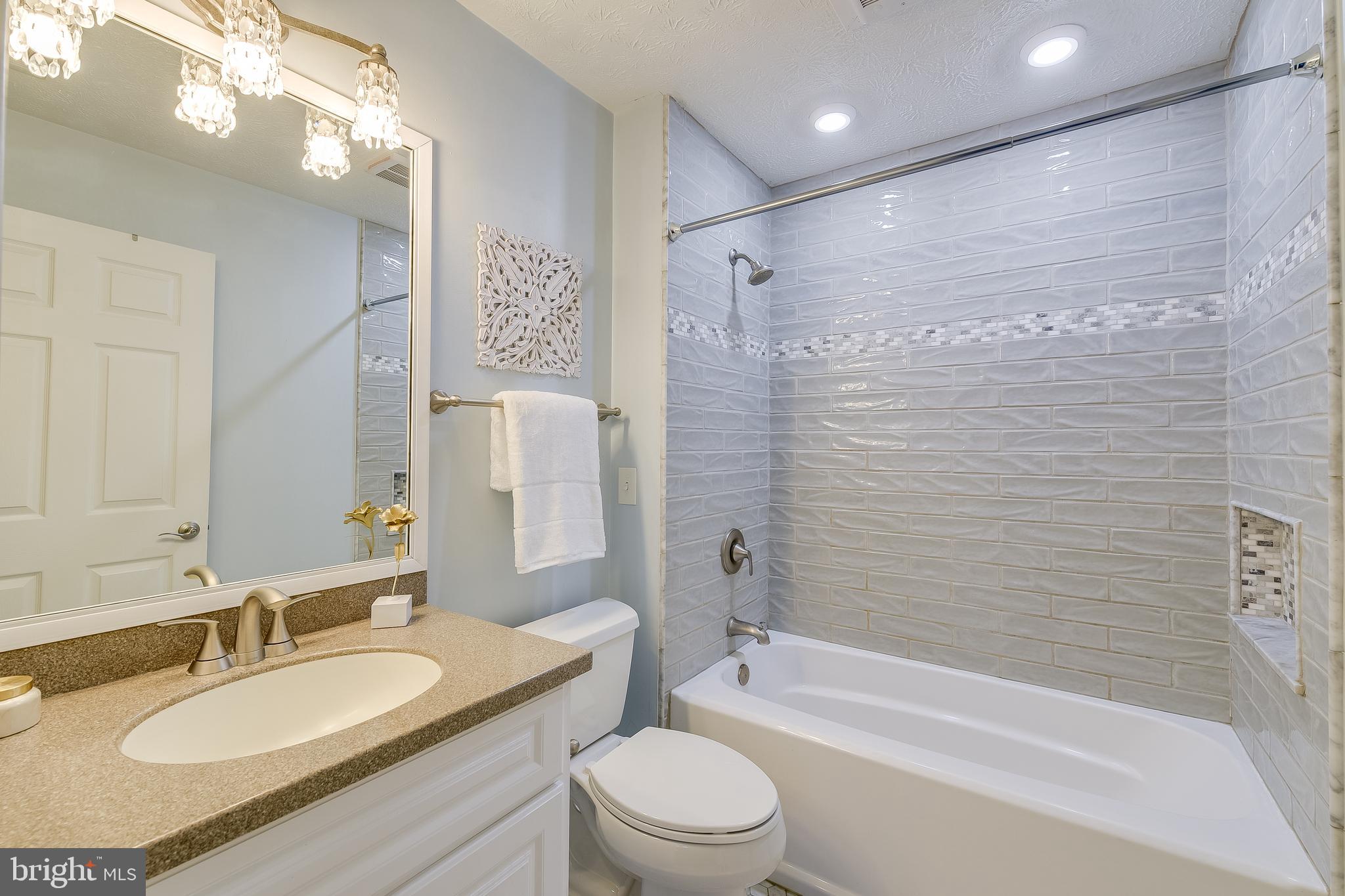 ADMIRAL REACH AT HARBOUR GATES - Residential