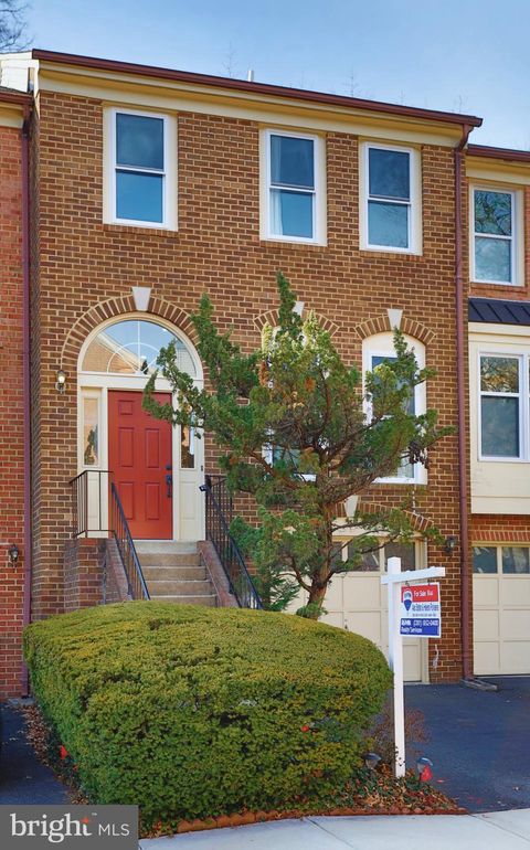 Photo of 1515 Templeton Place, ROCKVILLE, MD 20852 (MLS # MDMC2206482)