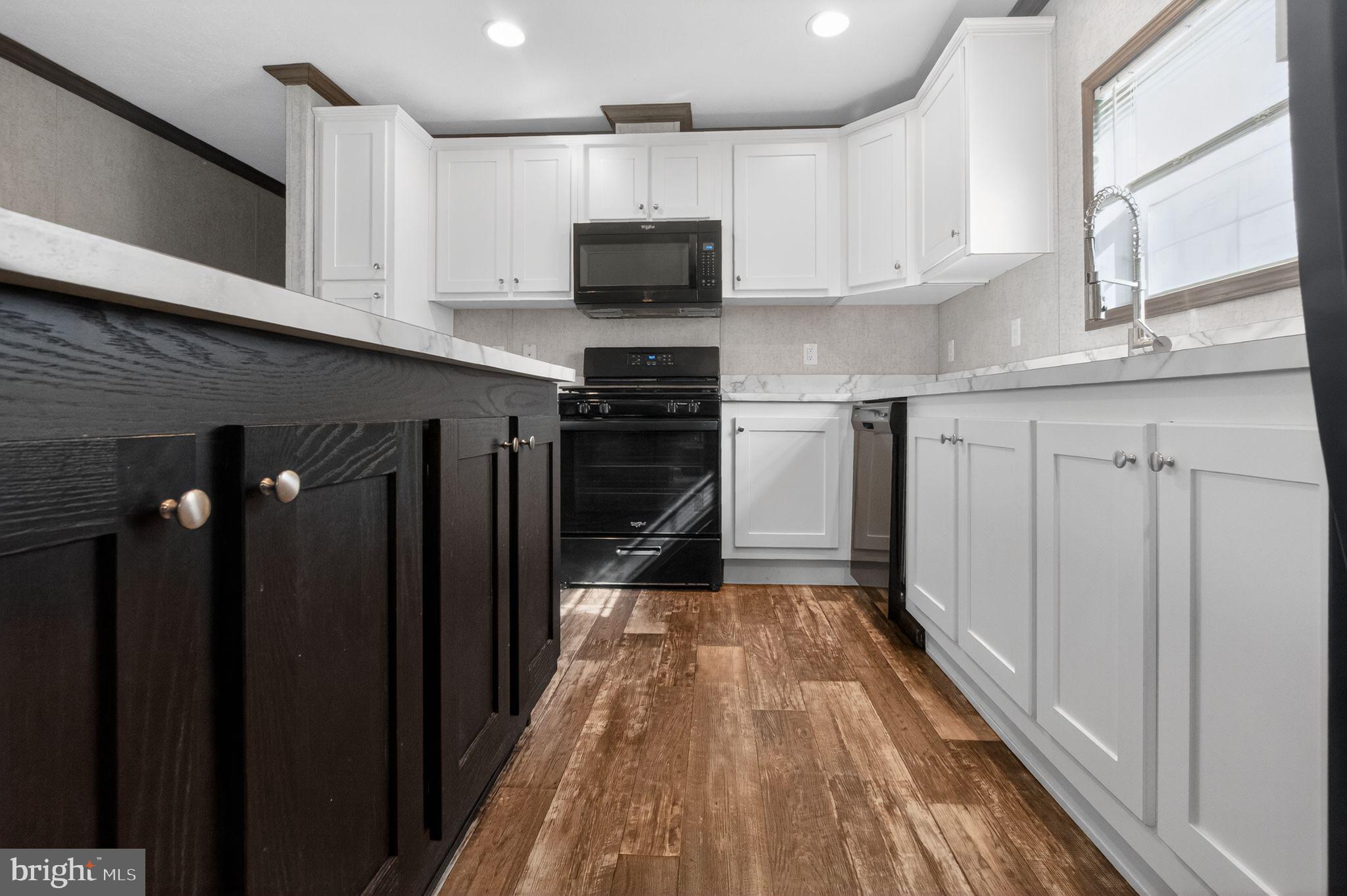 OXFORD VIL TR PK - Residential