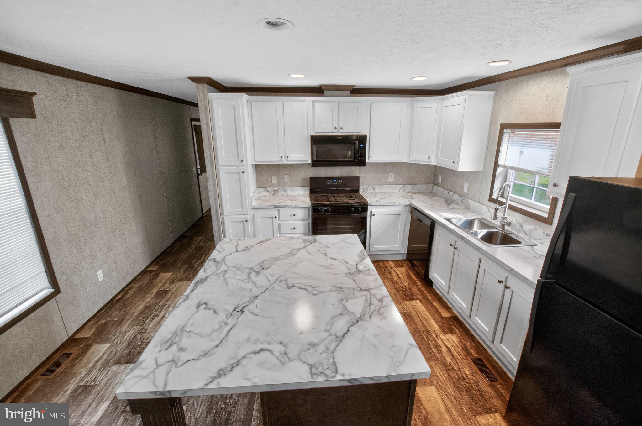 OXFORD VIL TR PK - Residential