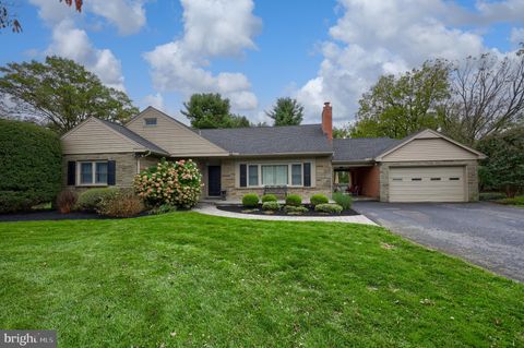 352 RUTH RIDGE DRIVE LANCASTER PA 17601