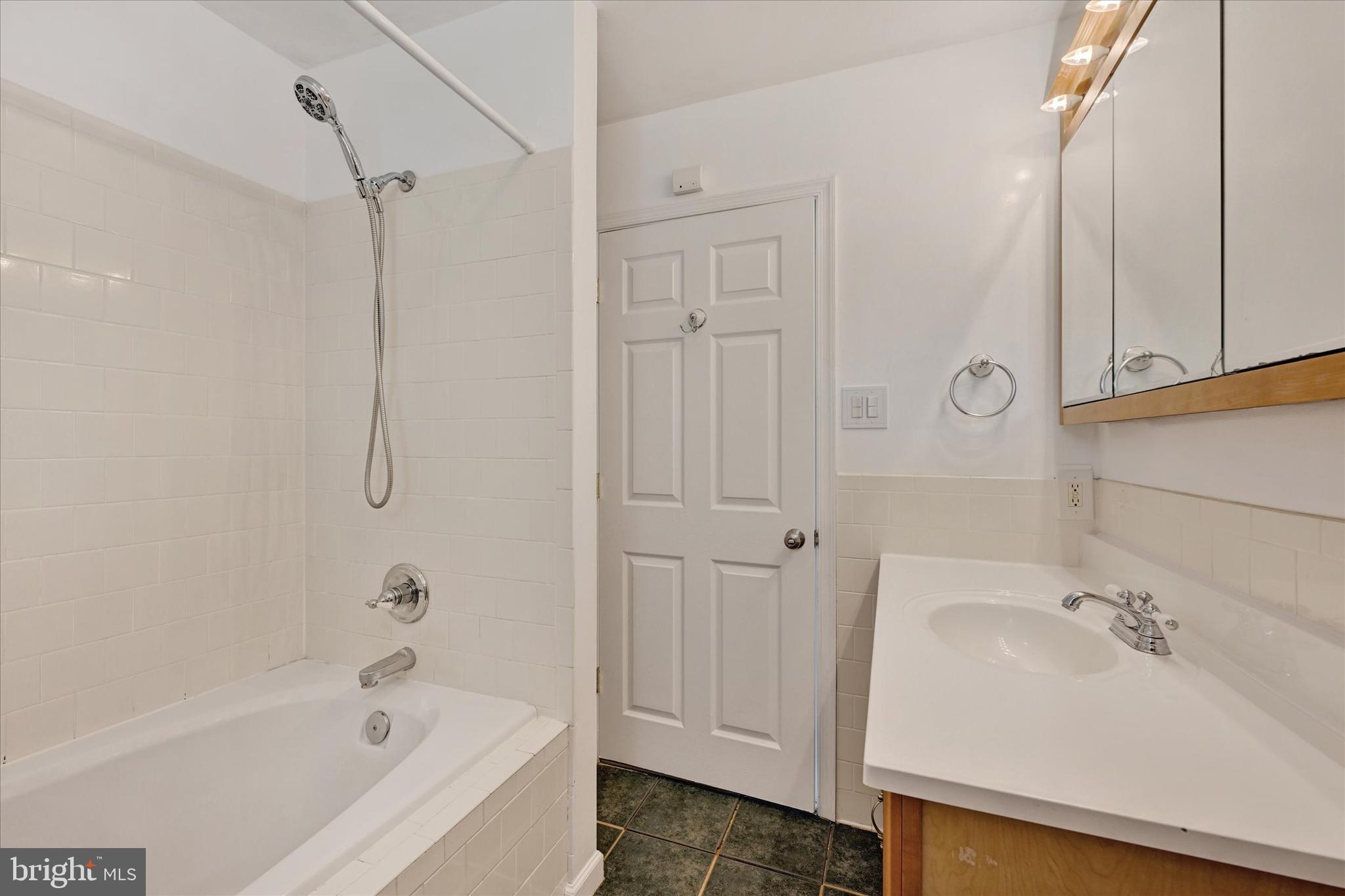 HYDE PARK - Residential