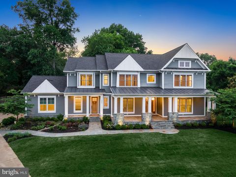 Photo of 7820 Calpurnia Court, MCLEAN, VA 22102 (MLS # VAFX2316262)