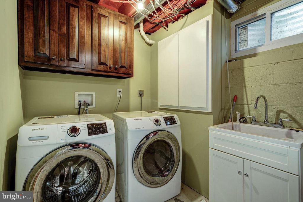 KENWOOD PARK - Residential Lease