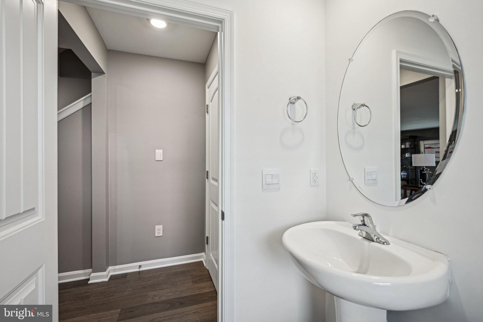 THE GRANARY AT DRAPER FARM - Residential