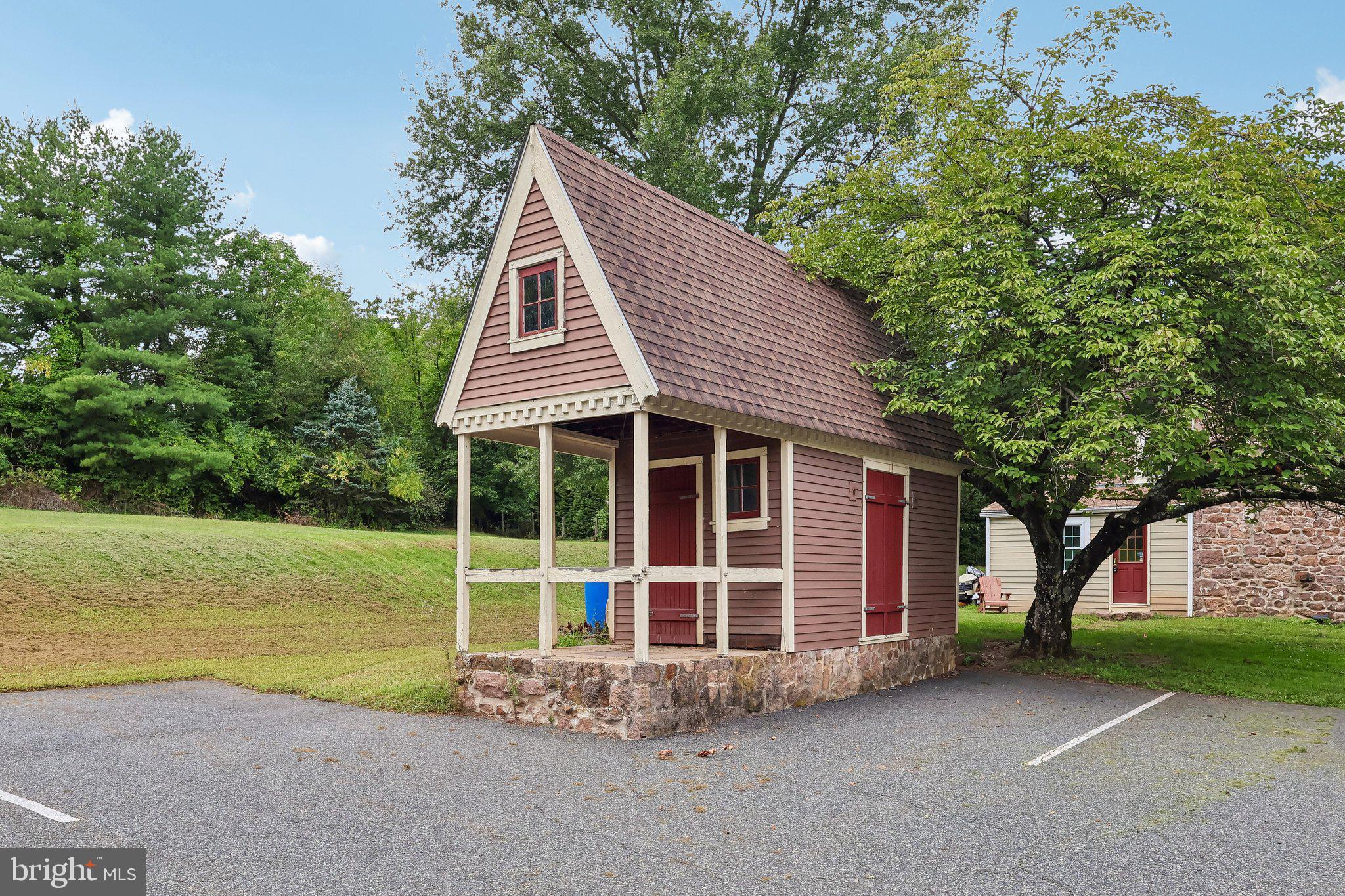 1841 POTTSTOWN PIKE
