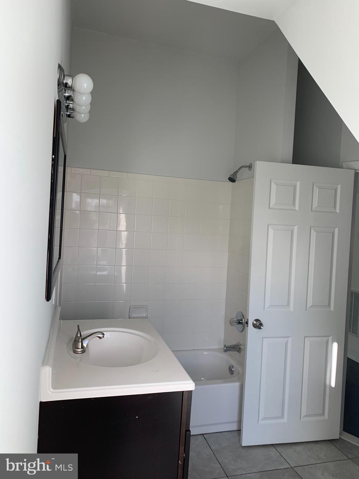 LANSDOWNE - Residential Lease