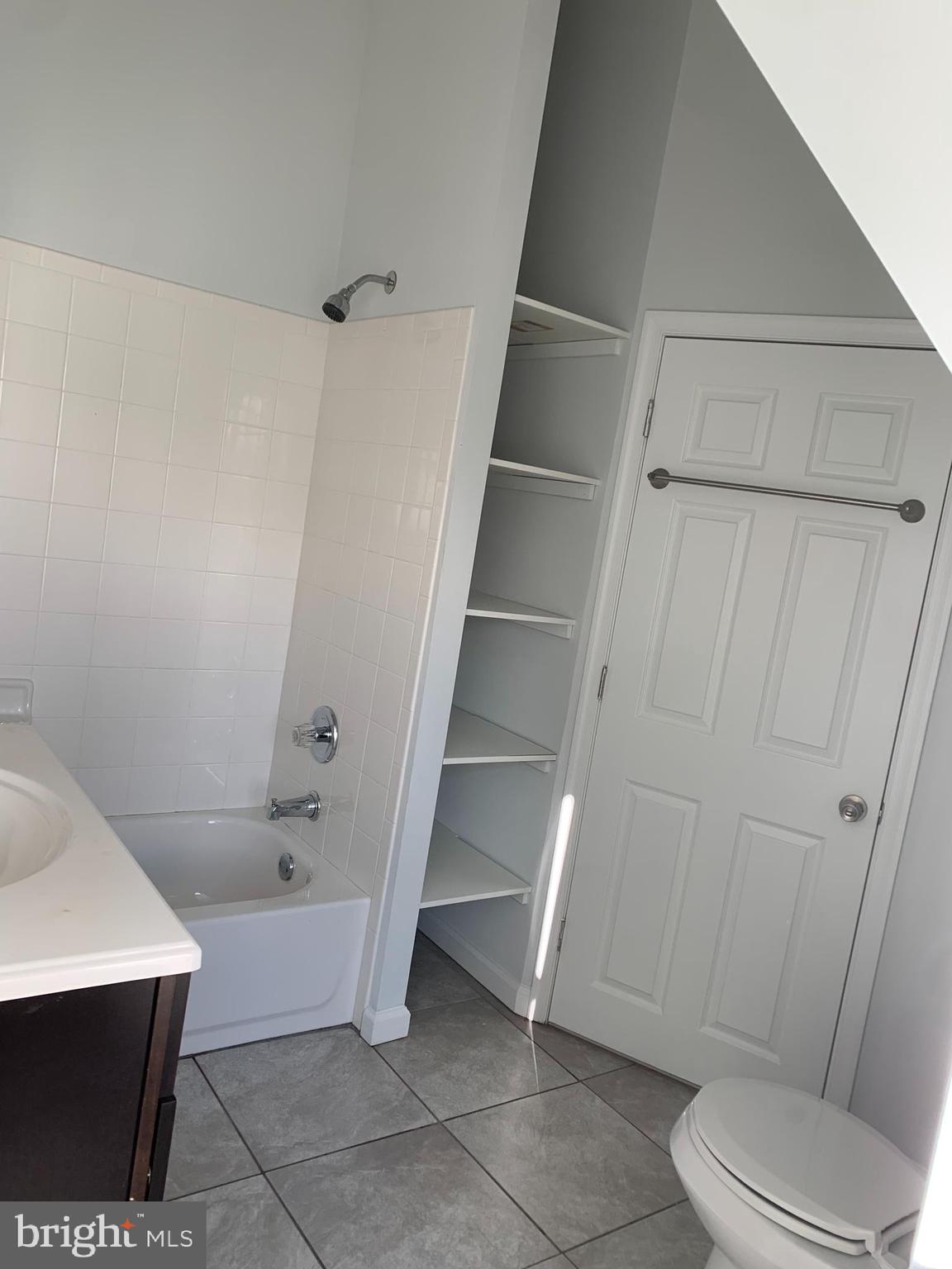 LANSDOWNE - Residential Lease