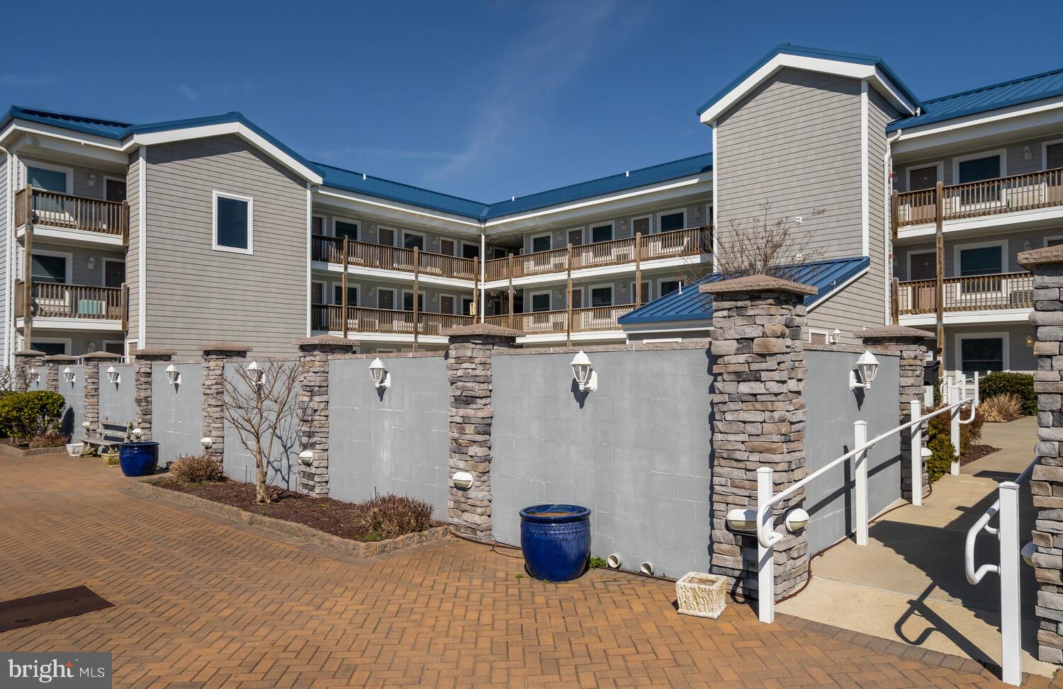 Look no further!! This adorable END unit is the perfect getaway! Unlike some of the other units in this award winning building, this particular one offers an ocean view! Located less than 2 blocks to the beach, this 1 BR / 1 BA unit won’t last long!