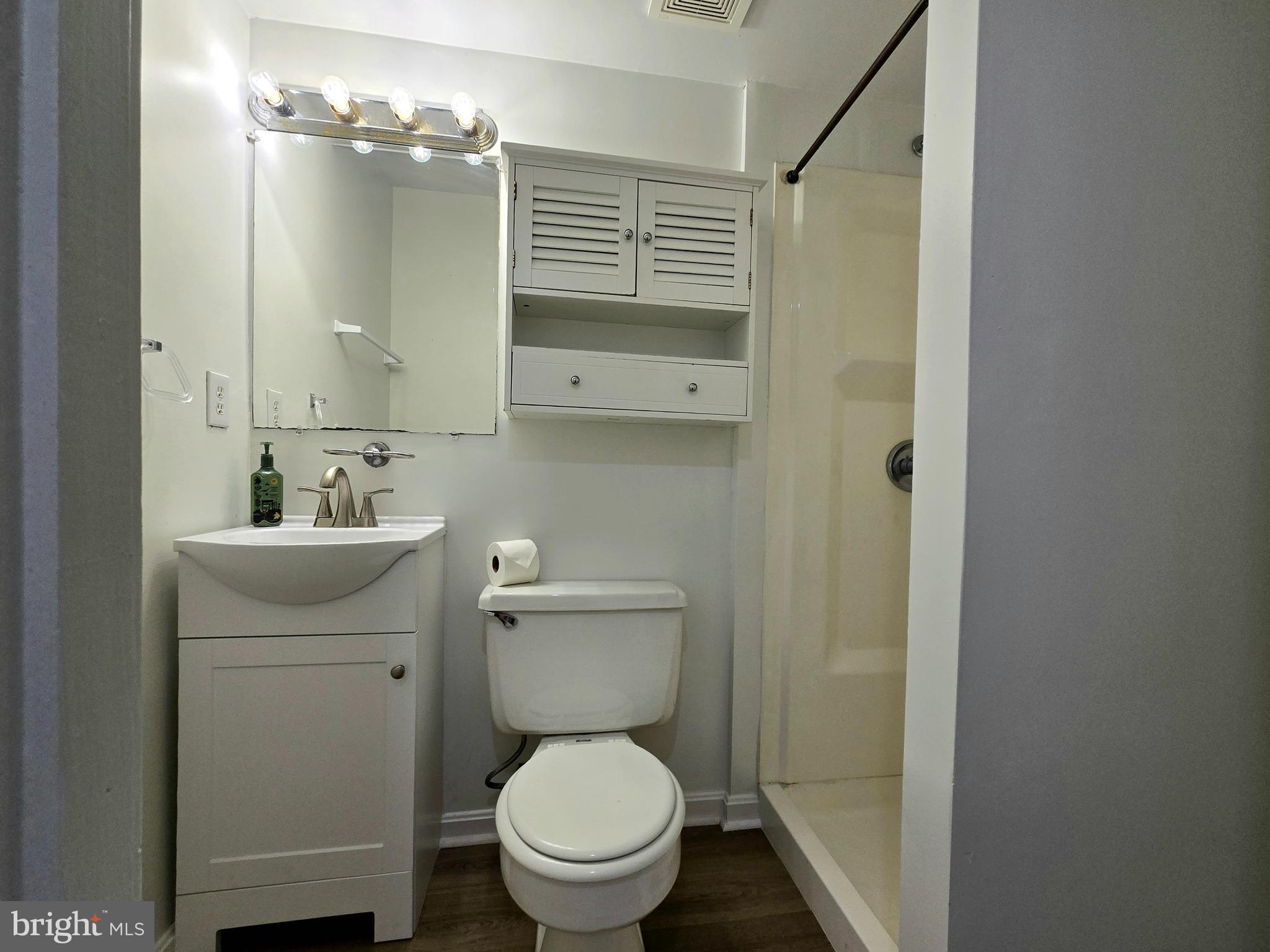 ROUND BAY VIEW - Residential Lease