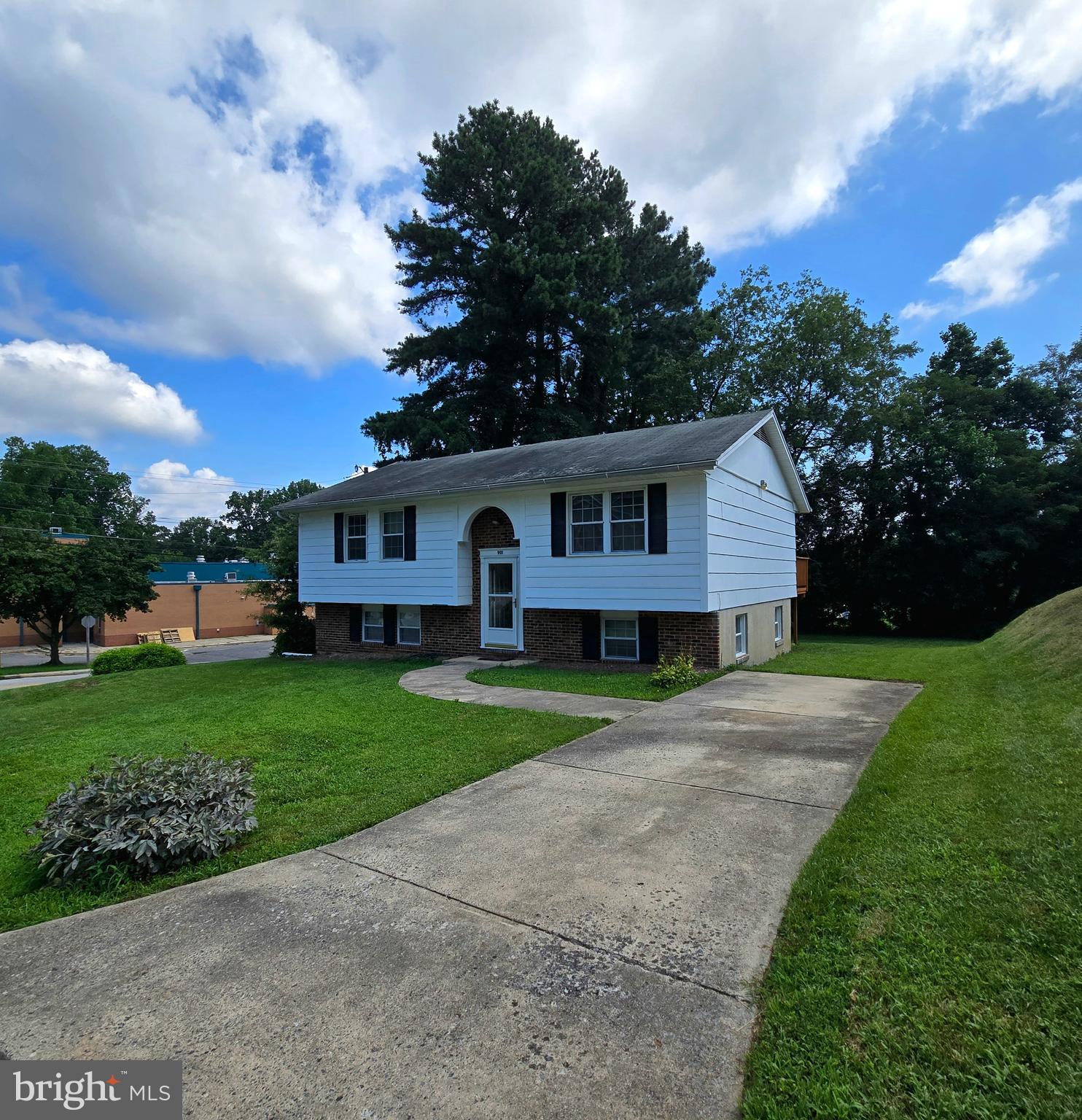 ROUND BAY VIEW - Residential Lease