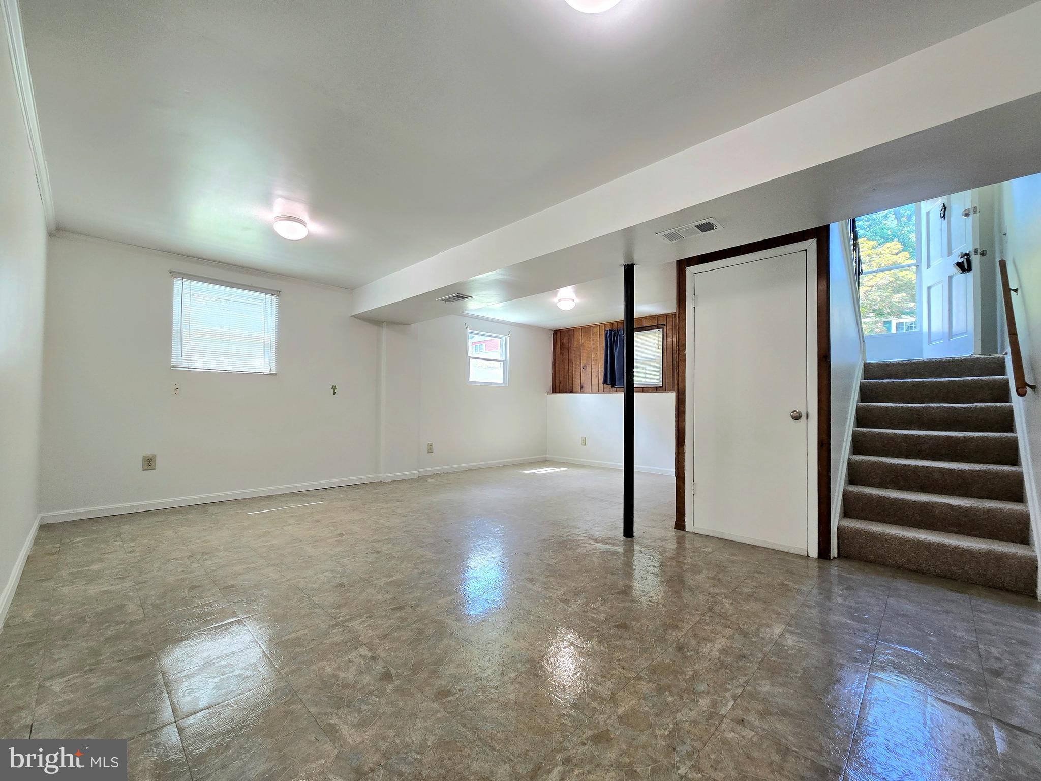 ROUND BAY VIEW - Residential Lease