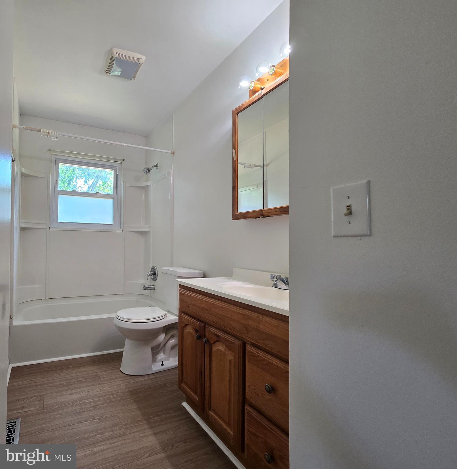 ROUND BAY VIEW - Residential Lease