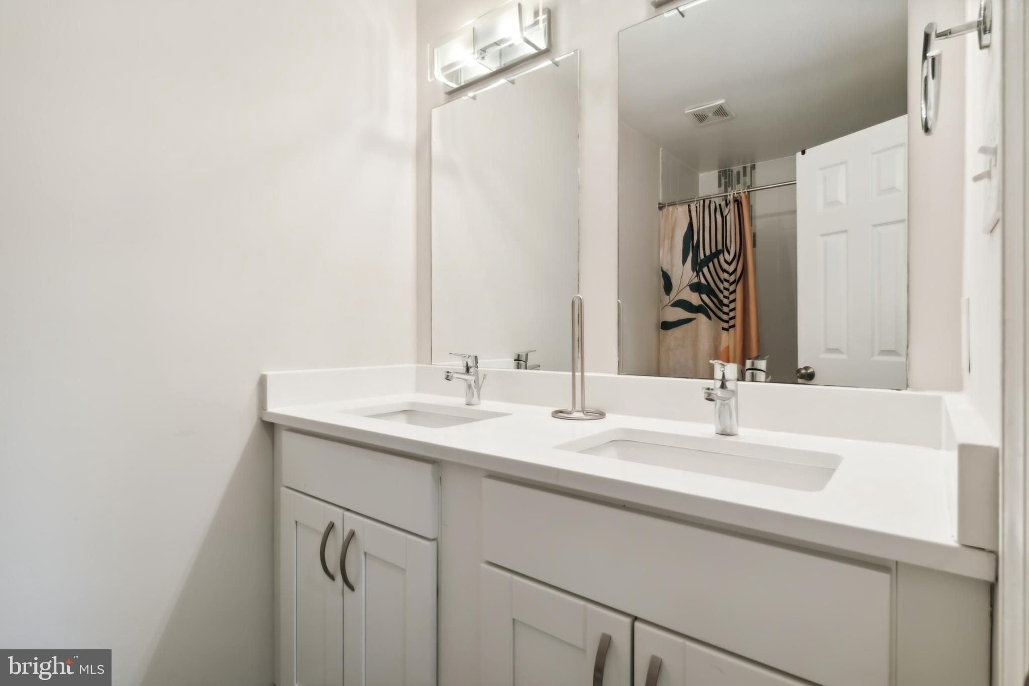 HAMPSHIRE - Residential Lease