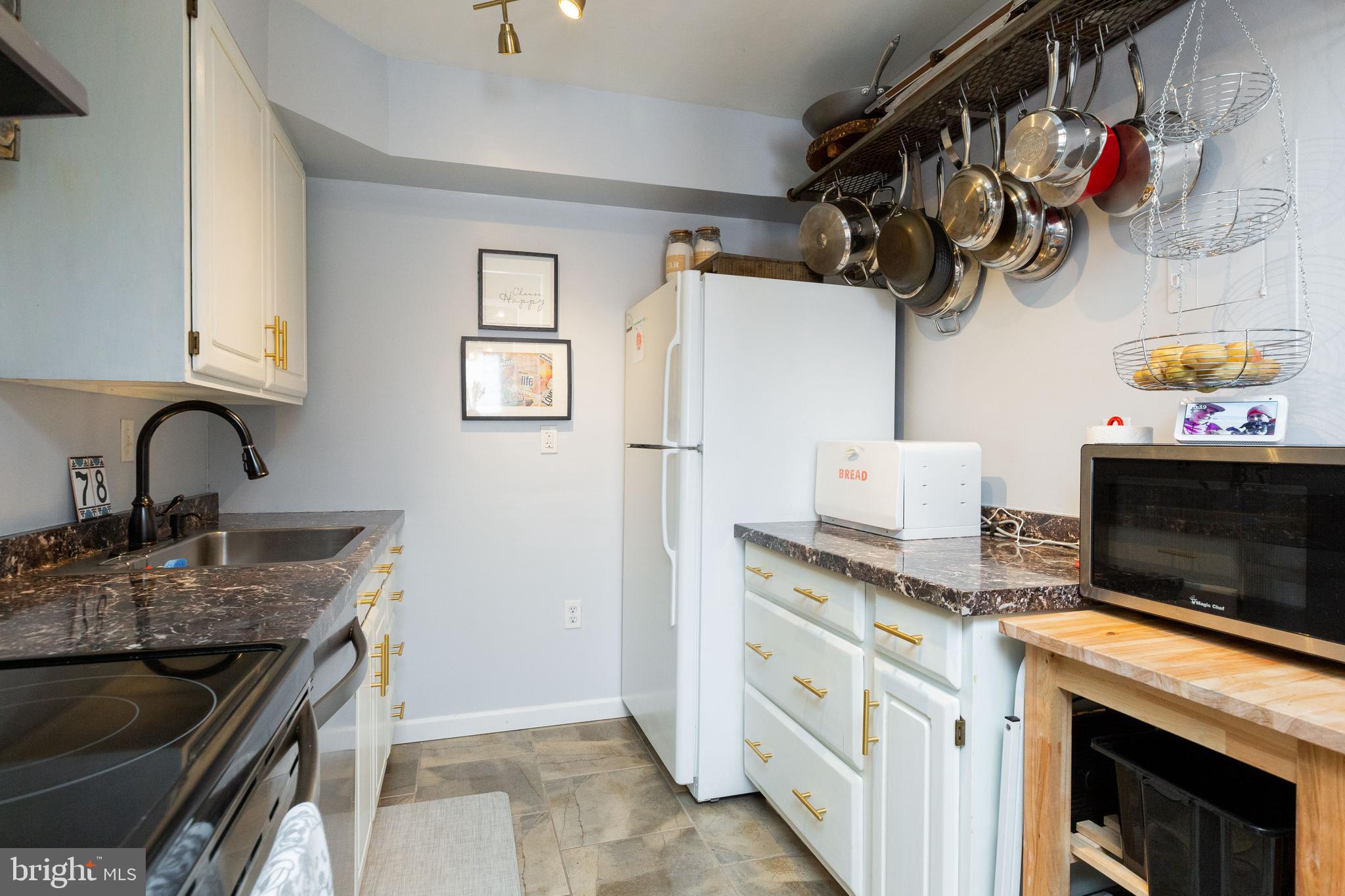 CAMELBACK VILLAGE - Residential