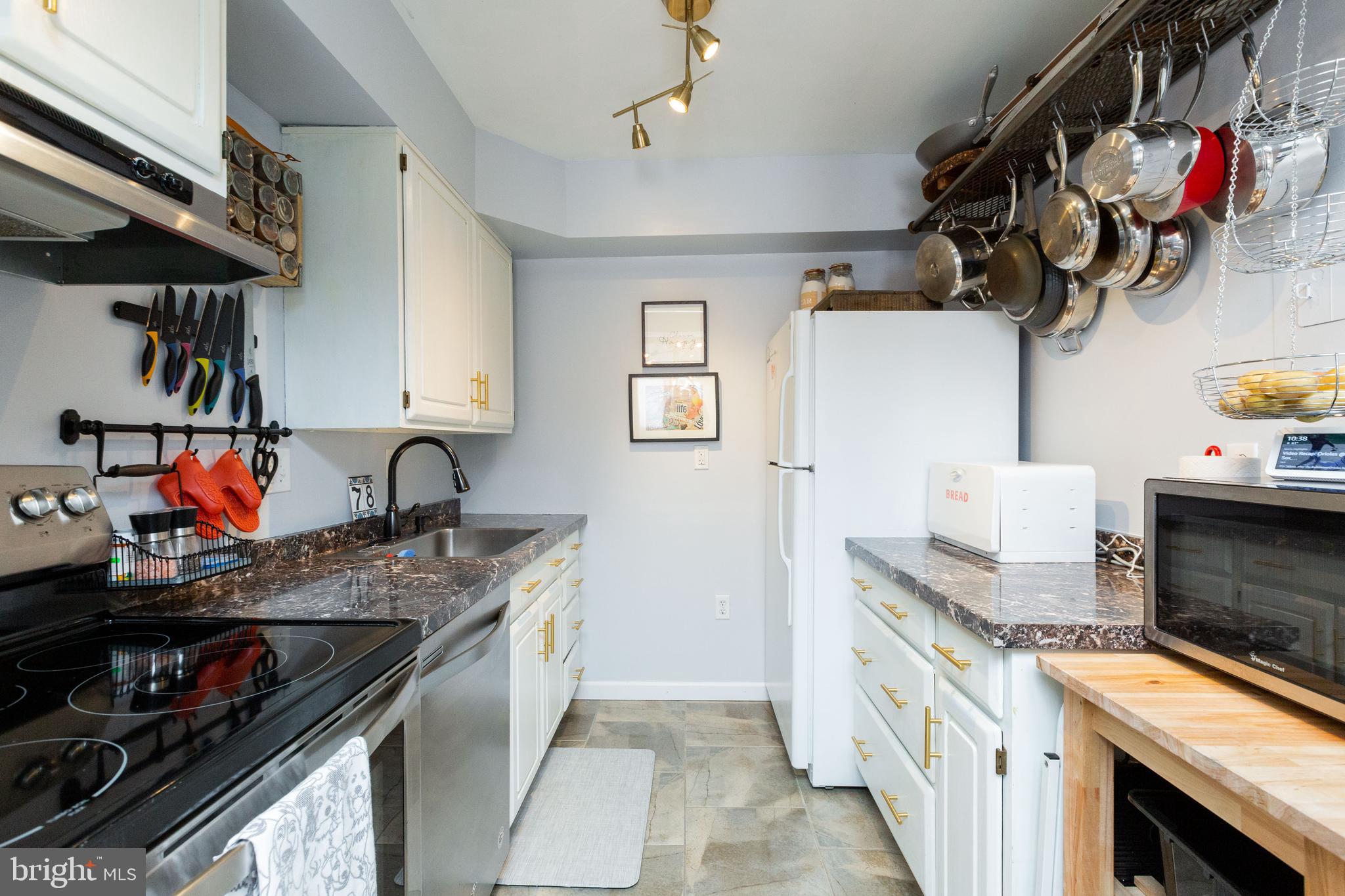 CAMELBACK VILLAGE - Residential