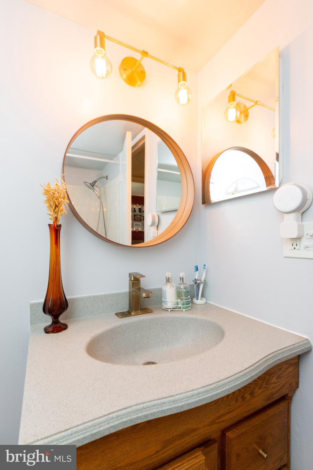 CAMELBACK VILLAGE - Residential