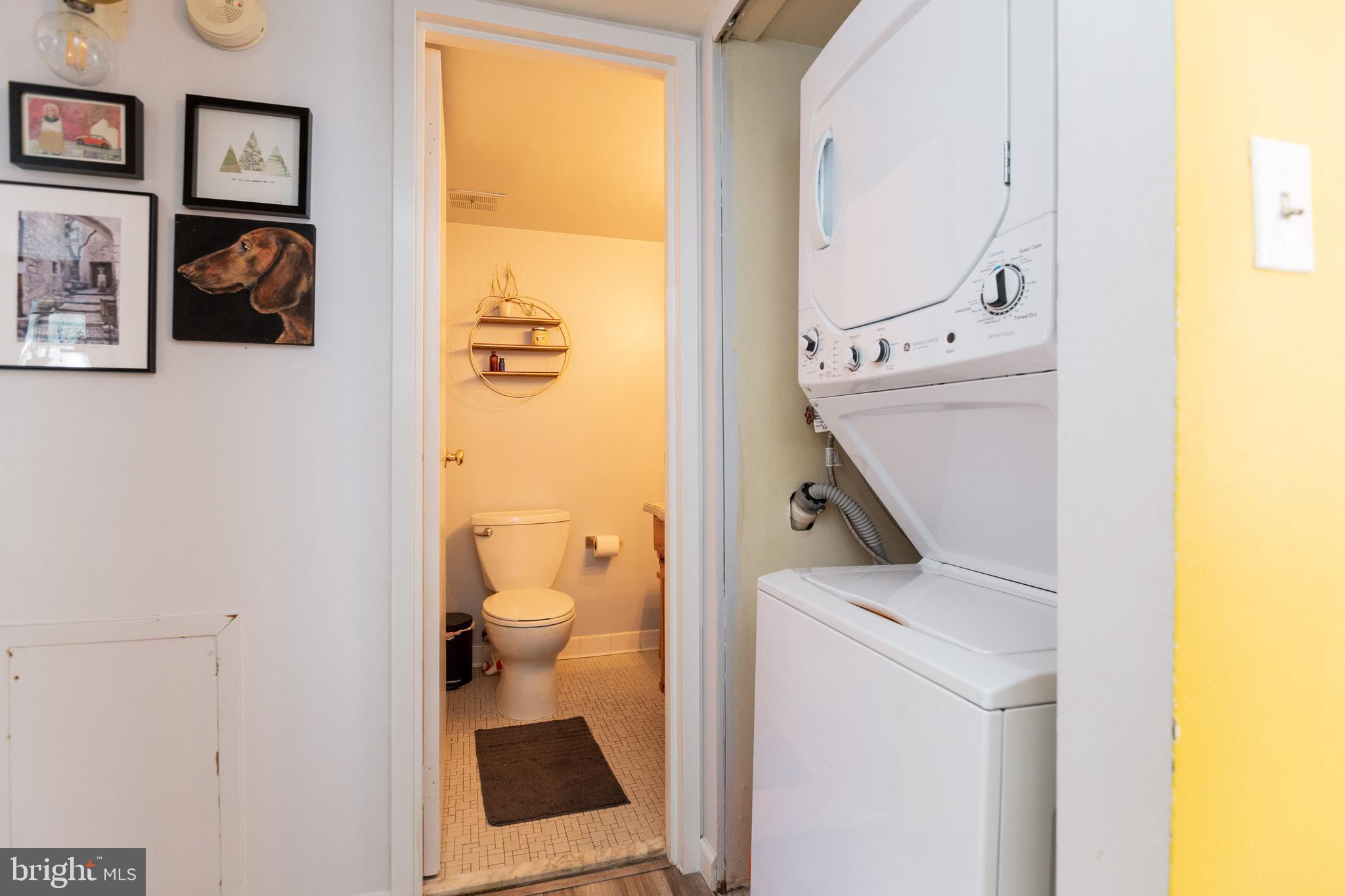 CAMELBACK VILLAGE - Residential