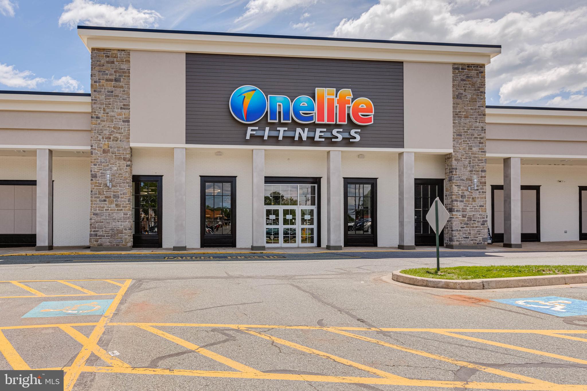 CAMELBACK VILLAGE - Residential