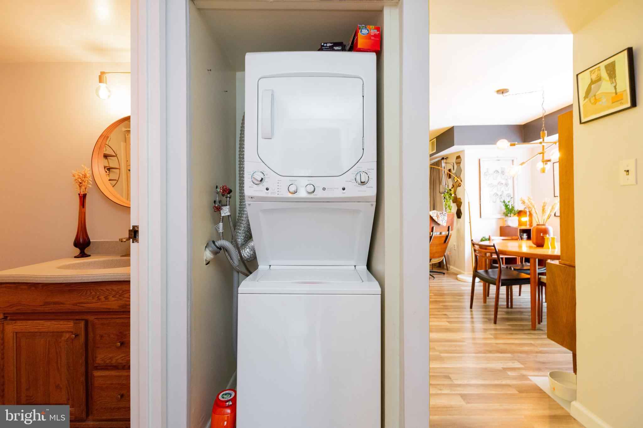 CAMELBACK VILLAGE - Residential