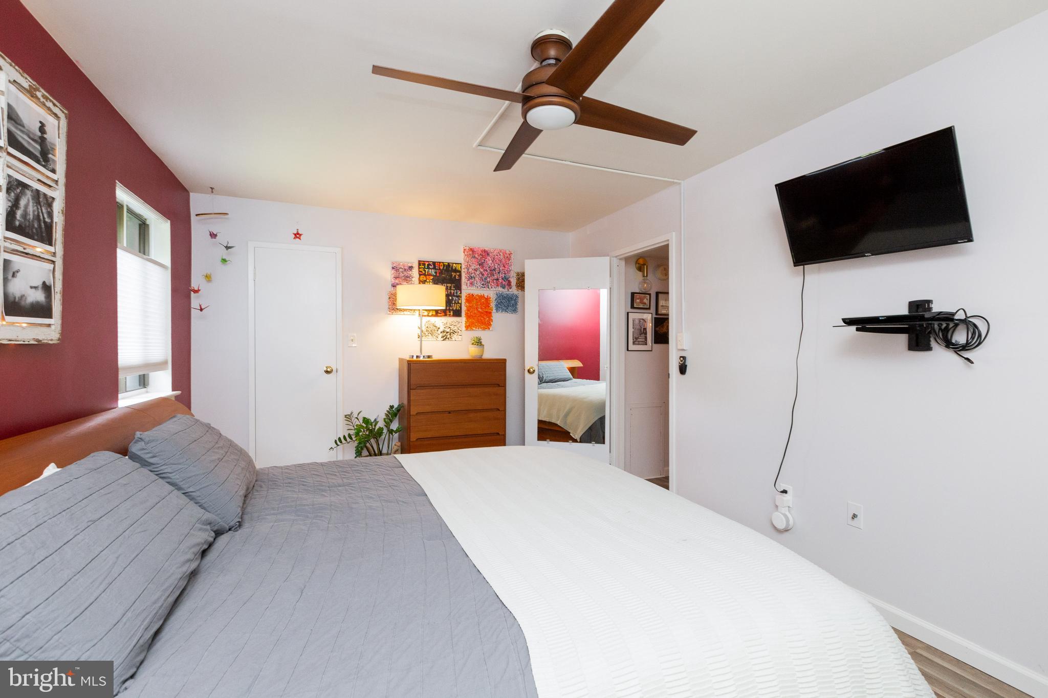 CAMELBACK VILLAGE - Residential