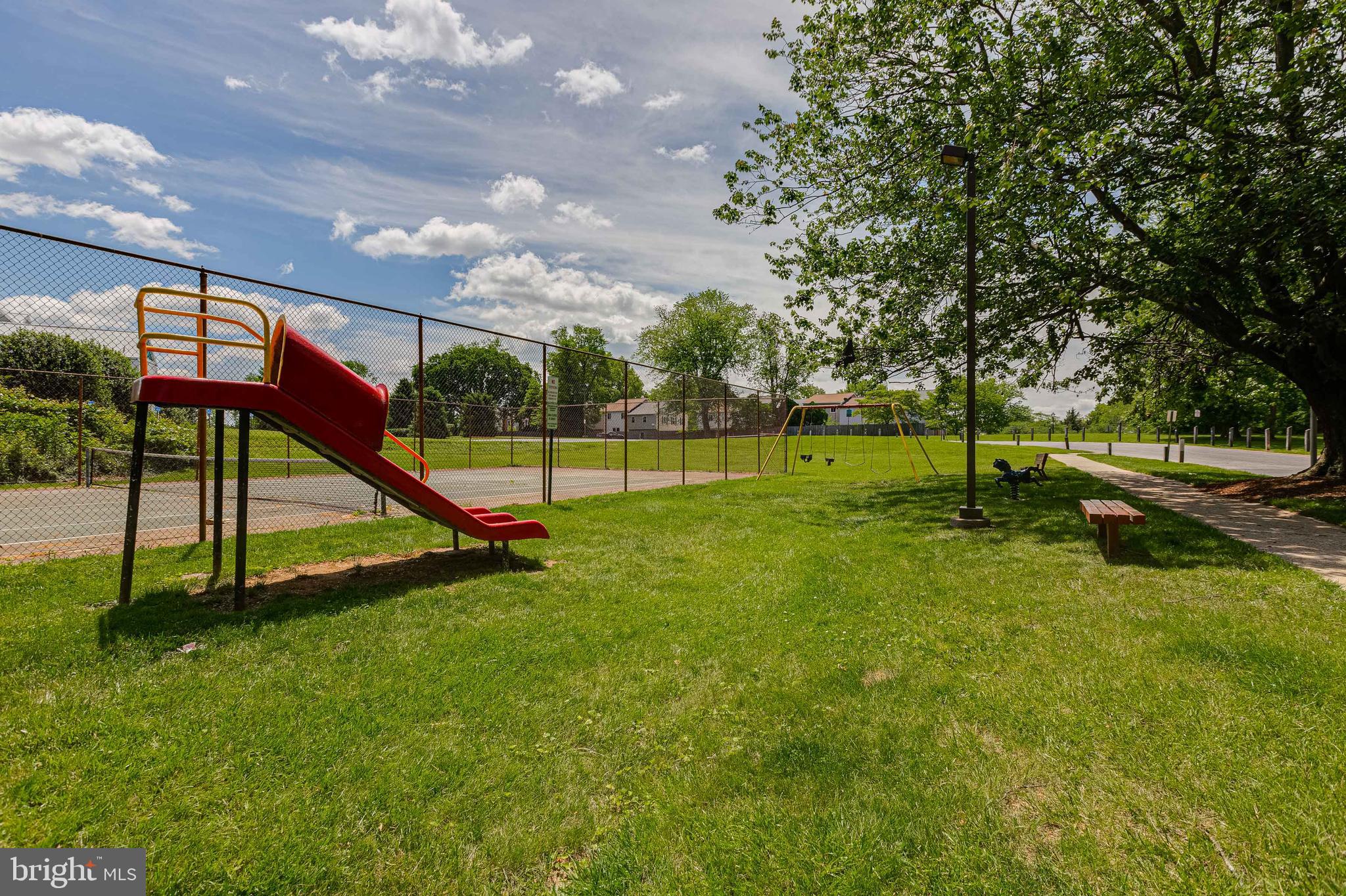 CAMELBACK VILLAGE - Residential