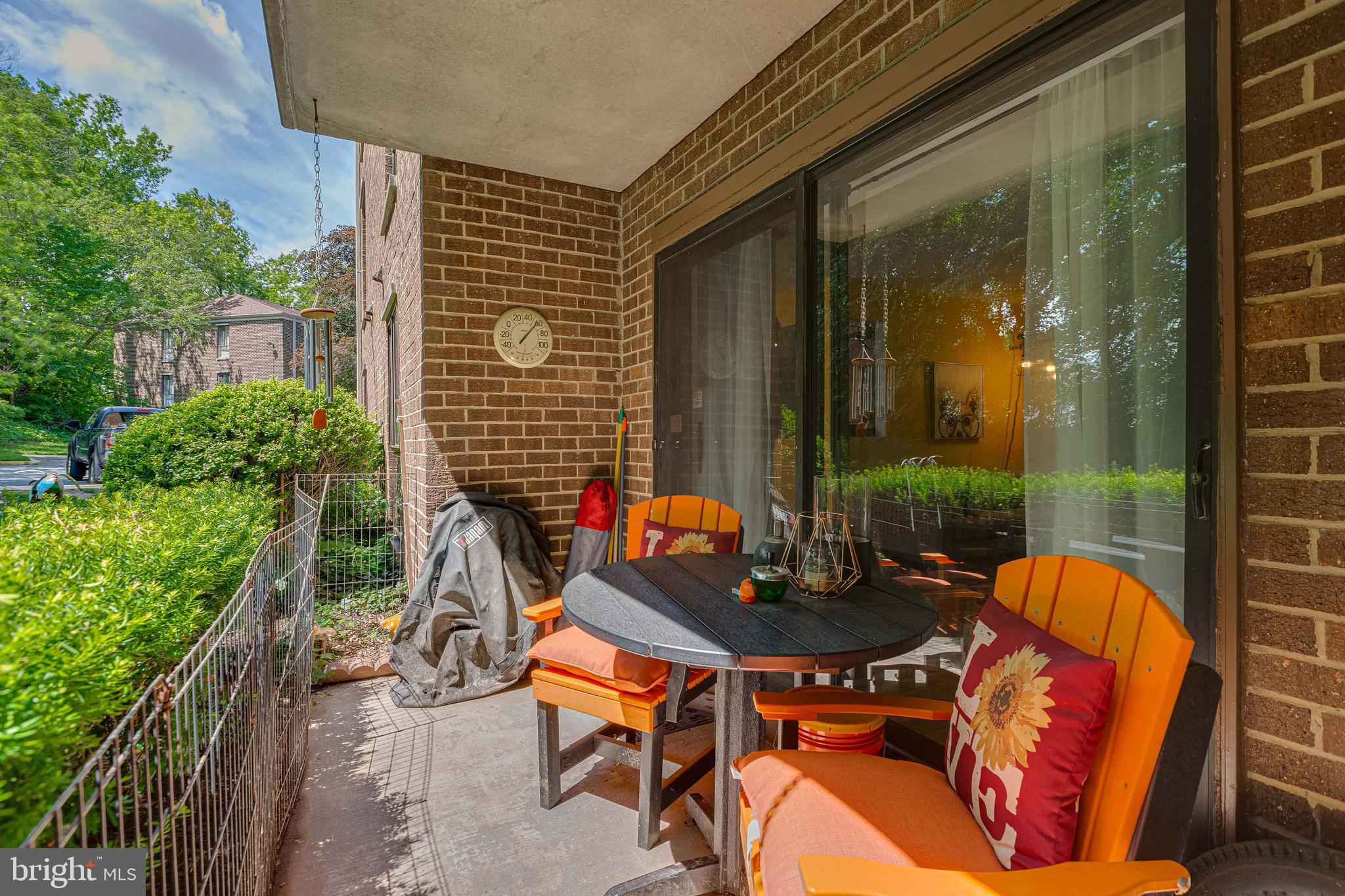 CAMELBACK VILLAGE - Residential