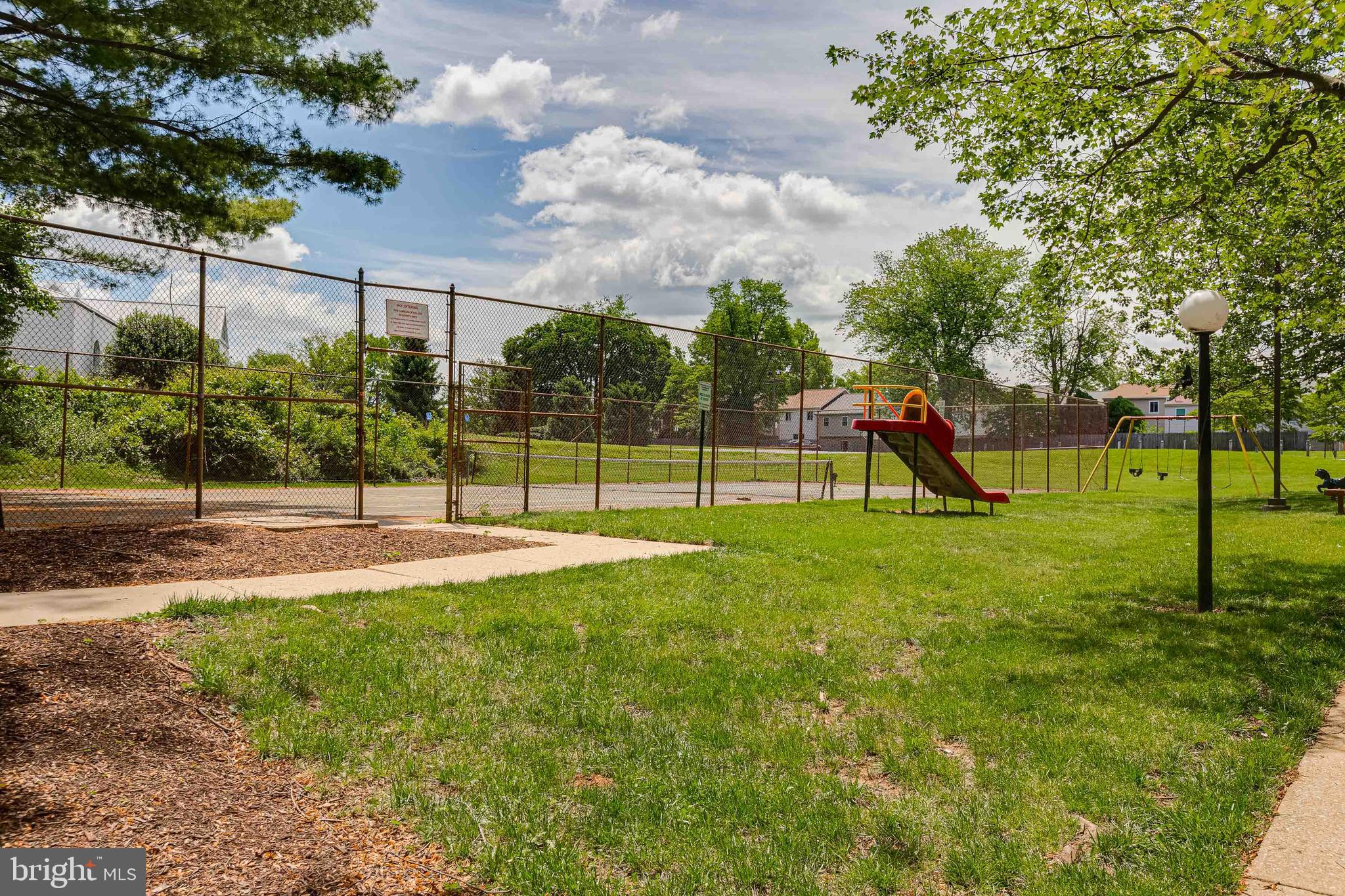 CAMELBACK VILLAGE - Residential