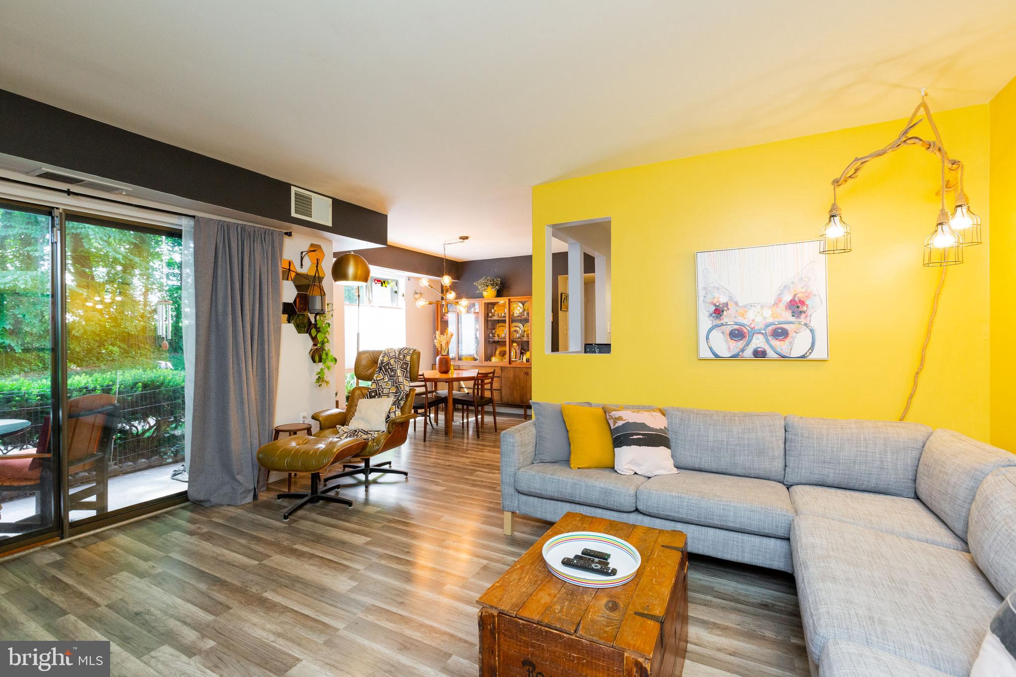 CAMELBACK VILLAGE - Residential