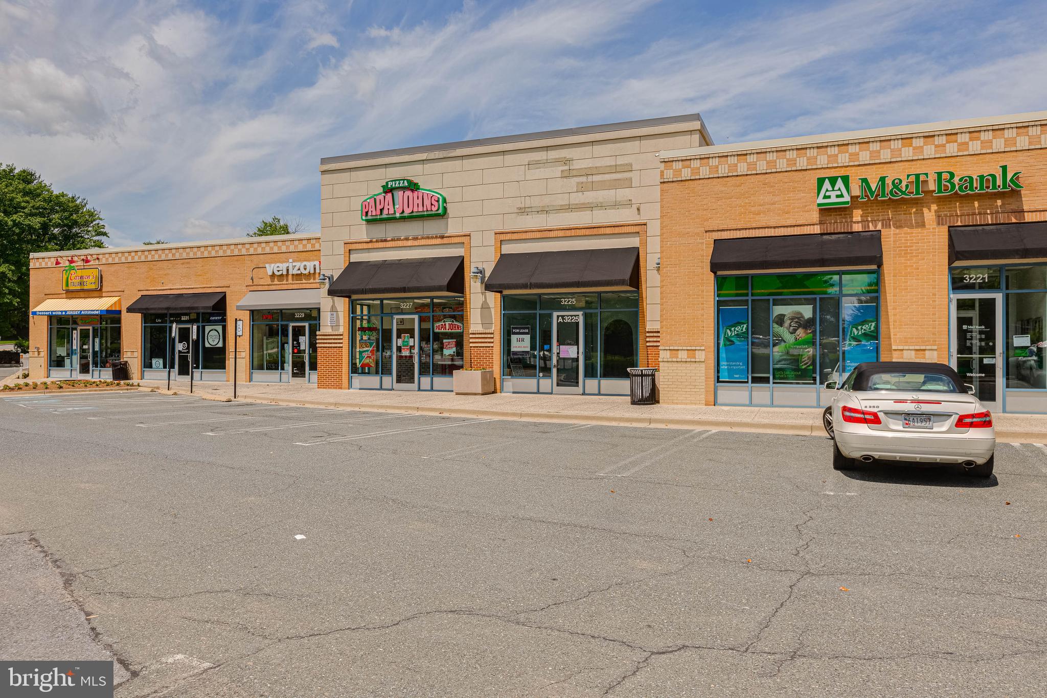 CAMELBACK VILLAGE - Residential