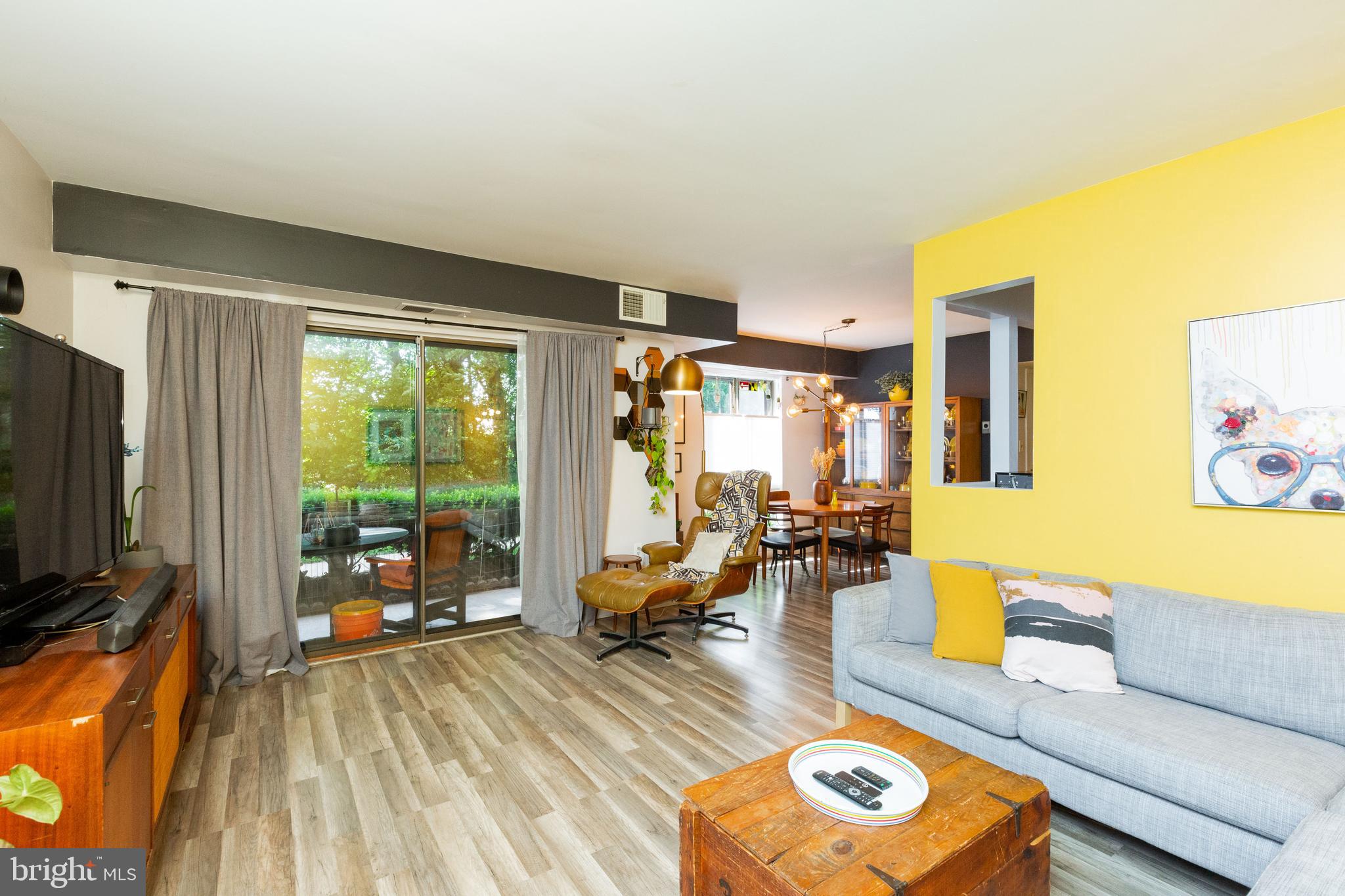 CAMELBACK VILLAGE - Residential