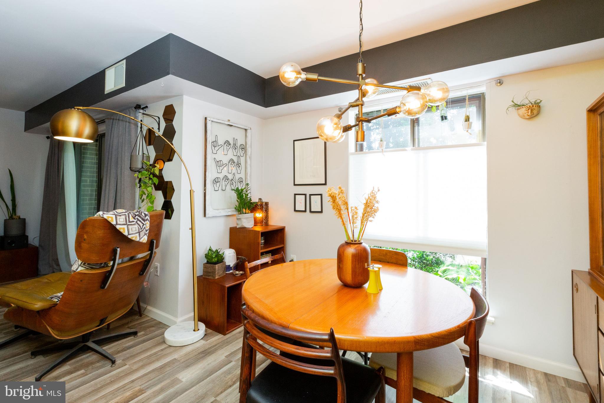 CAMELBACK VILLAGE - Residential