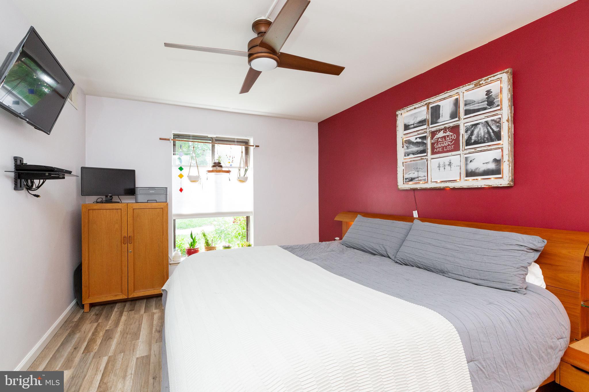 CAMELBACK VILLAGE - Residential