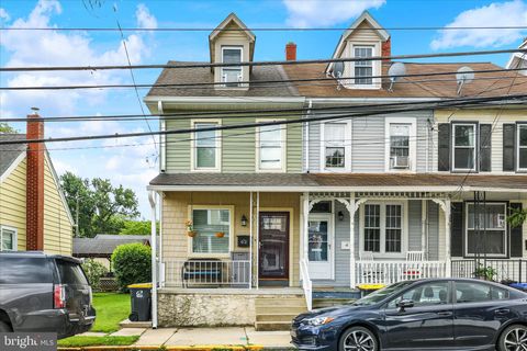 Townhouse For Sale - 62 E High Street<br/> Berks County, WOMELSDORF, PA 19567