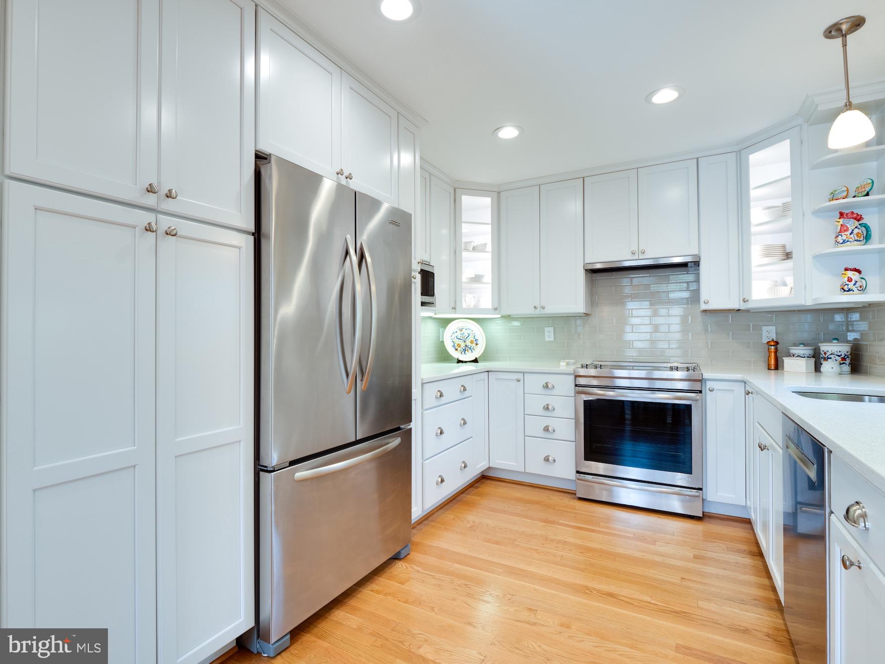 COUNTRY CLUB HILLS - Residential