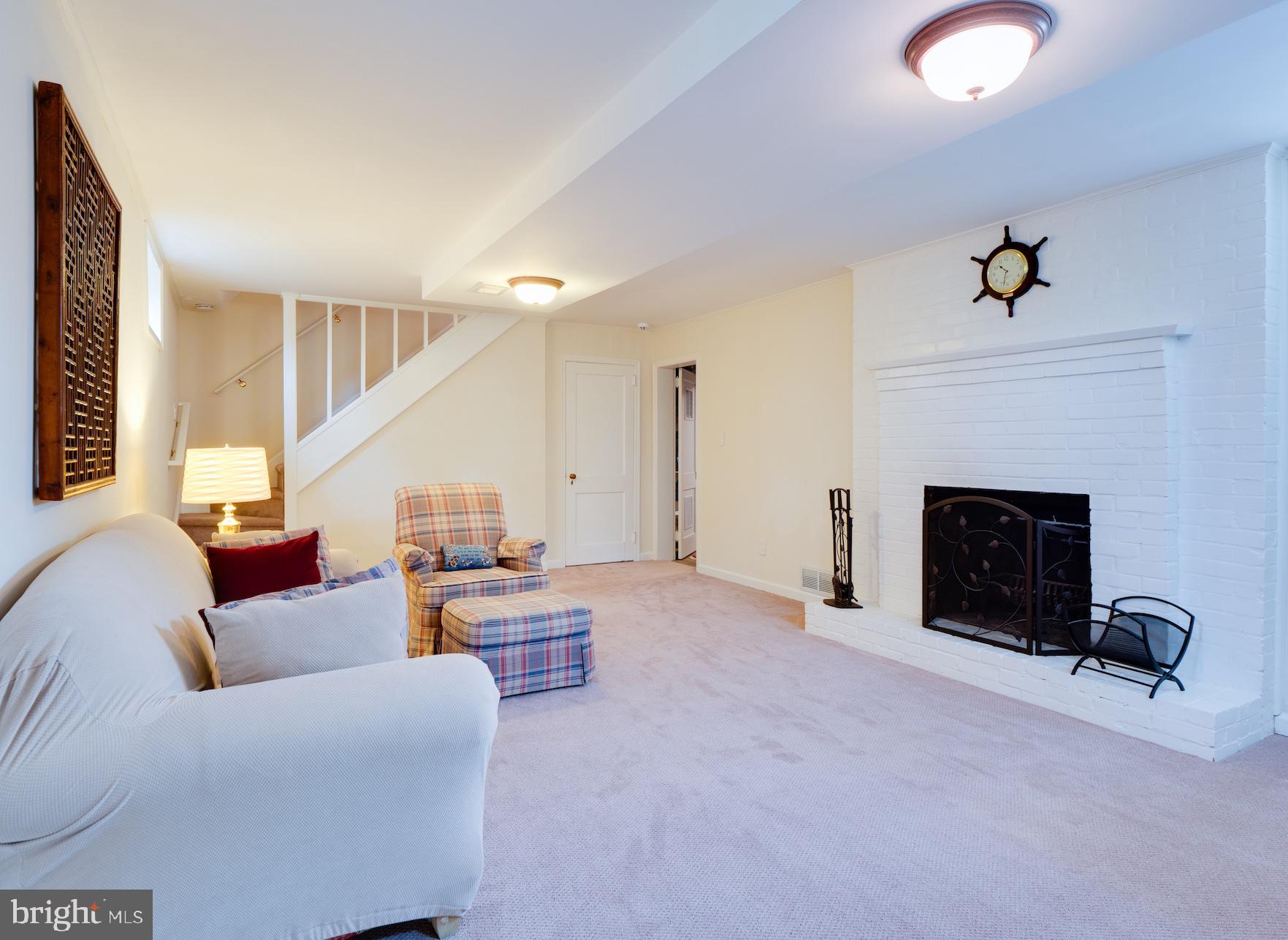 COUNTRY CLUB HILLS - Residential