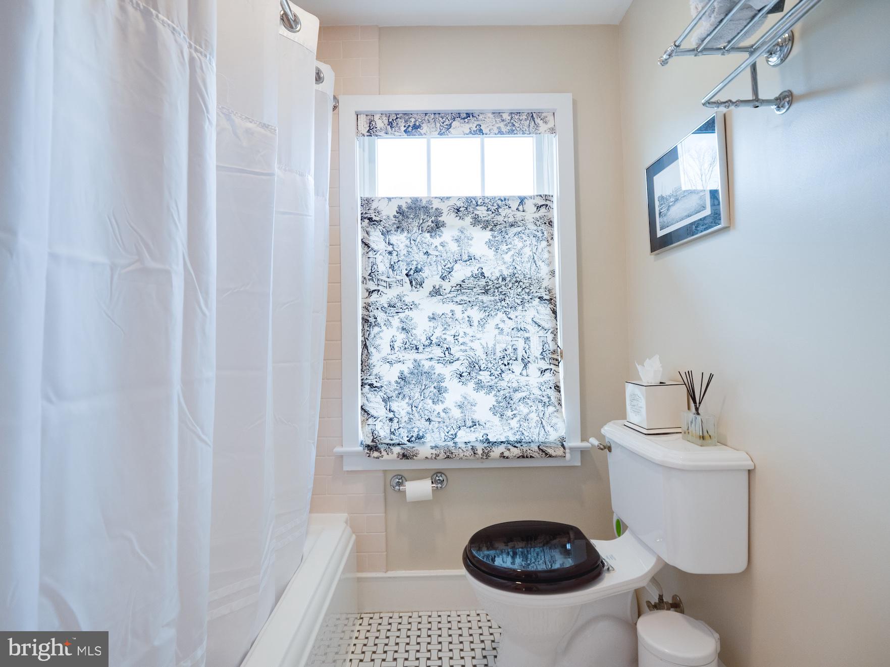 COUNTRY CLUB HILLS - Residential