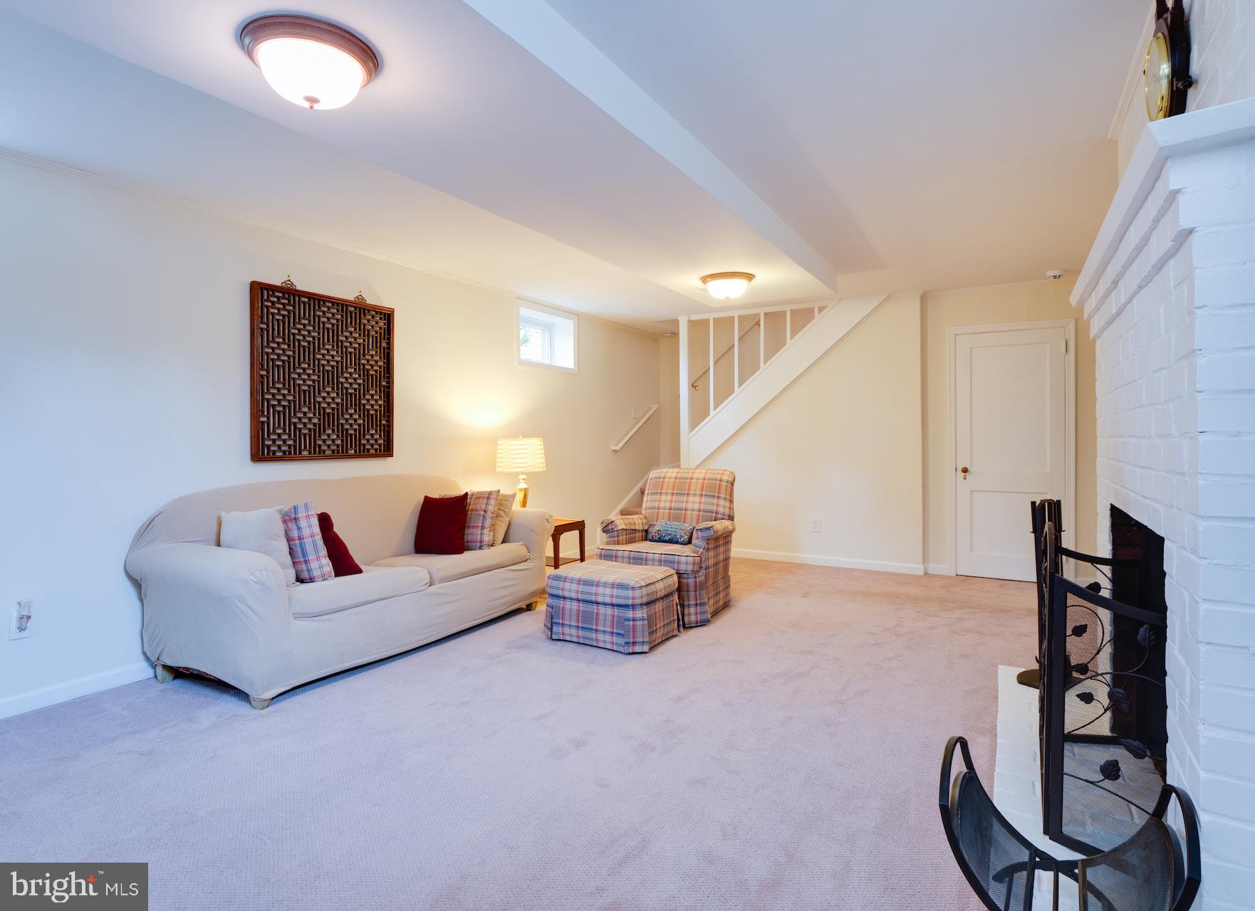 COUNTRY CLUB HILLS - Residential