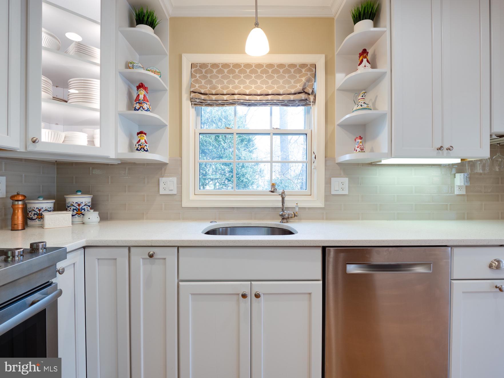 COUNTRY CLUB HILLS - Residential