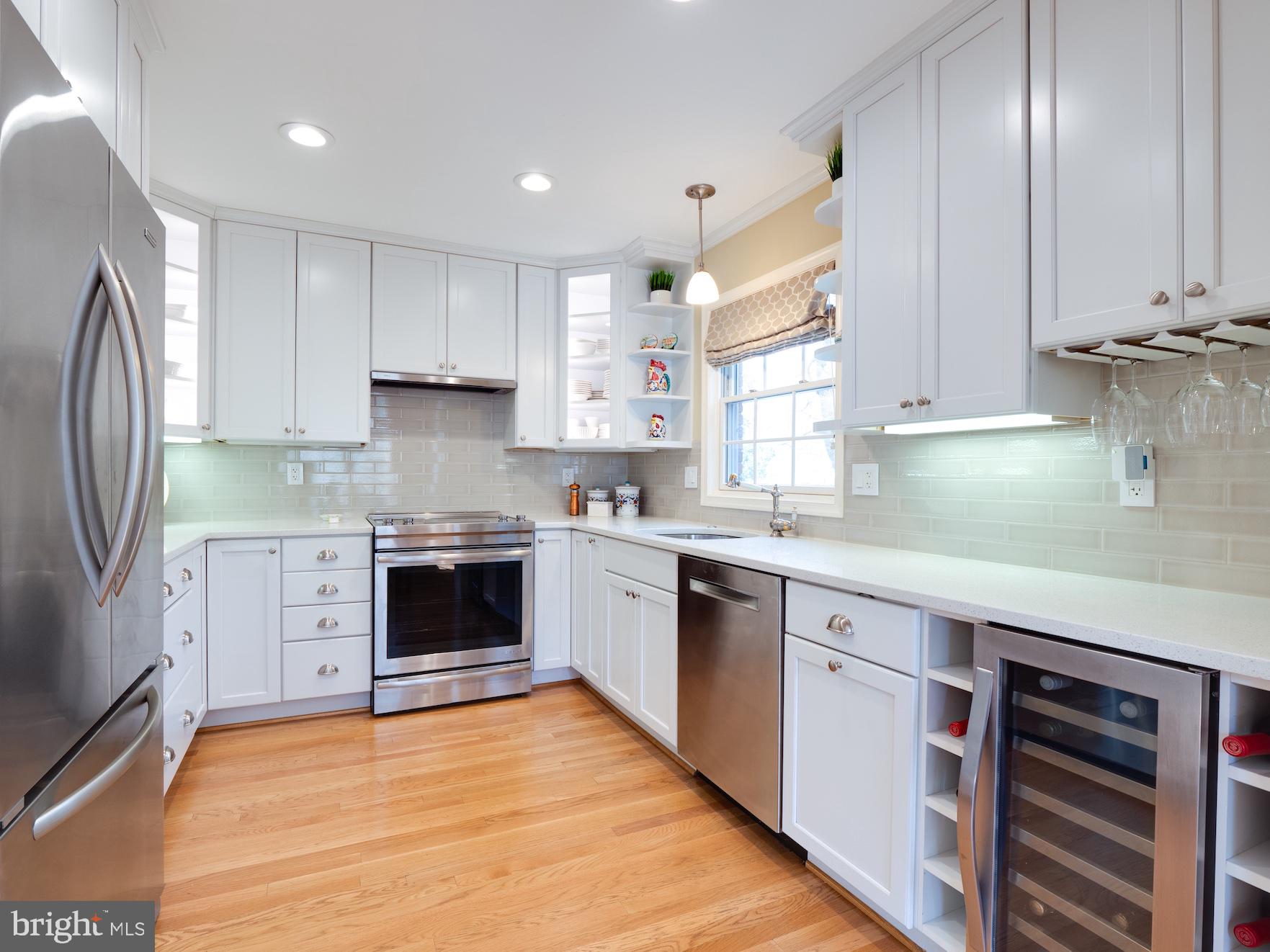 COUNTRY CLUB HILLS - Residential