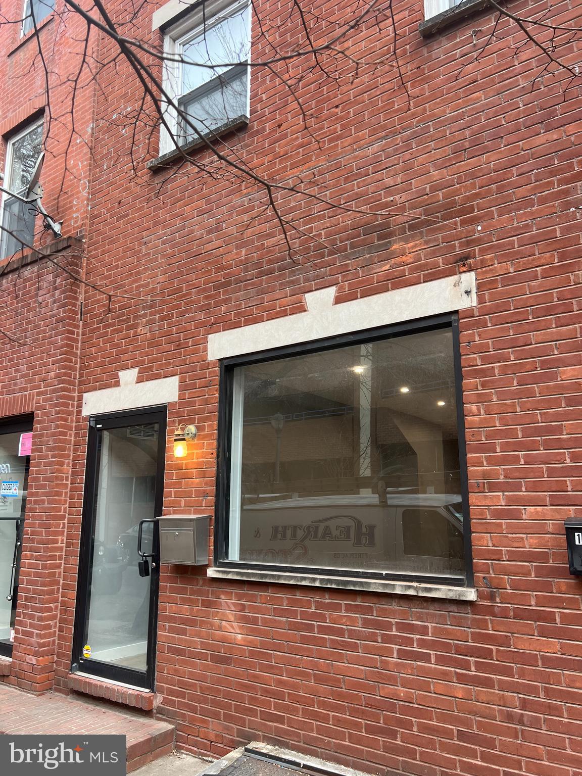 GRADUATE HOSPITAL - Commercial Lease