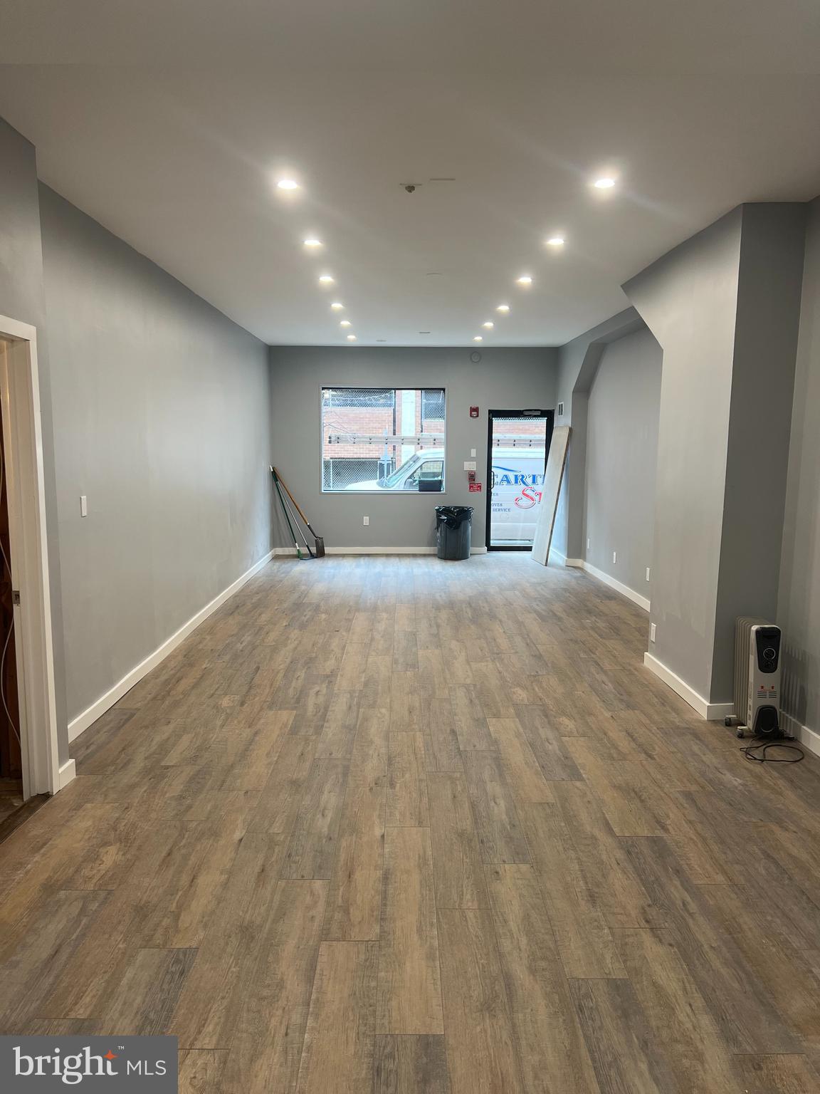 GRADUATE HOSPITAL - Commercial Lease