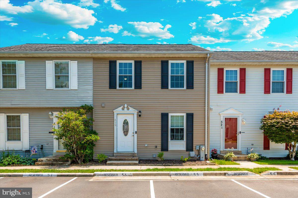 Don’t miss an opportunity to own this spacious three-bedroom townhome located in the sought-after Kings Ransom community. Primary suite features a walk-in closet and a shared hall bathroom, making it ideal for those who value comfort and style. The kitchen is equipped with modern appliances, an eat-in area, and a convenient pass-through window that overlooks the living space. Half bath located on the main floor for added convenience. The partially finished basement provides plenty of room for entertaining, a designated laundry area, and the potential for an additional bathroom. The fenced in backyard is perfect for hosting gatherings and enjoying outdoor activities. This property is conveniently close to shops and restaurants, making it a prime choice. Don’t miss out on this estate sale gem, as it won't last long!