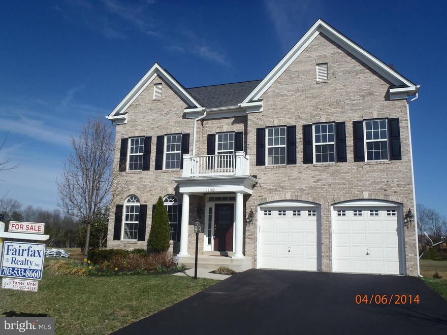 Great value..!This 5 Br 4.5 bath,totally renovated house nestled on a premium lot with a fantastic lake view.!New paint,New carpet&pad,new front load W&D,HW floor on mail level,SS appliances,fully finished walk out level basement includes a Br,full bath,exercise rm and large rec room area has a service bar with Granite.Huge deck with stone patio. Don't miss out...!!!